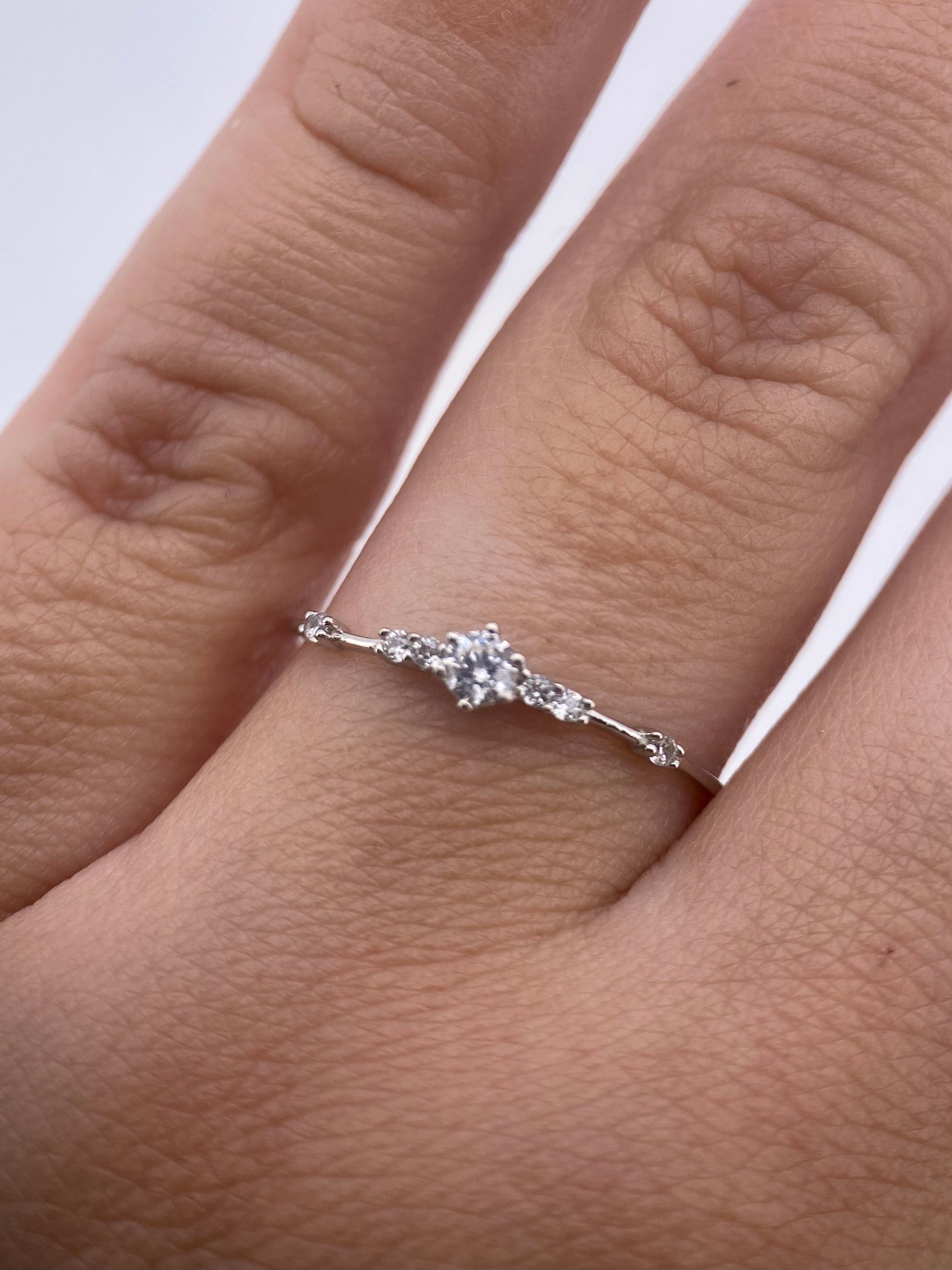 Oro Blanco 14k Redondo 0.10ct de Diamante Natural.                                                  Anillo Compromiso OF2243