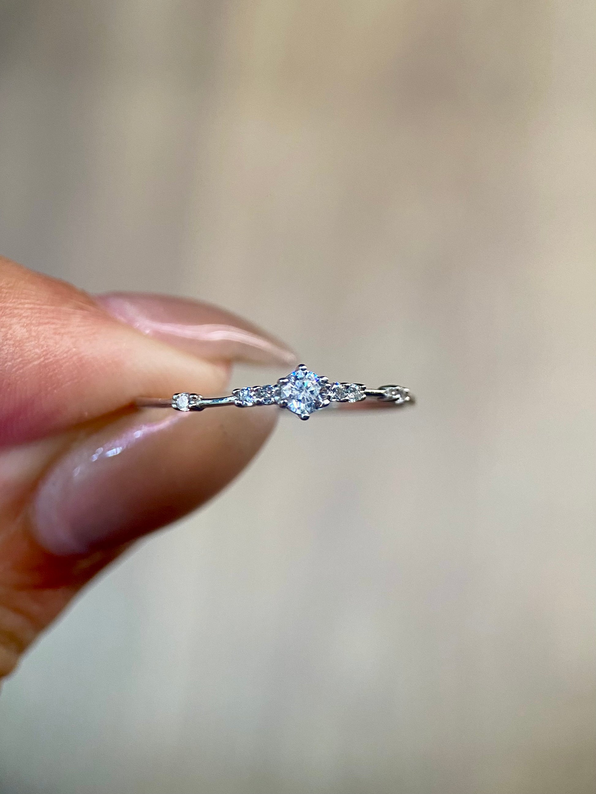 Oro Blanco 14k Redondo 0.10ct de Diamante Natural.                                                  Anillo Compromiso OF2243