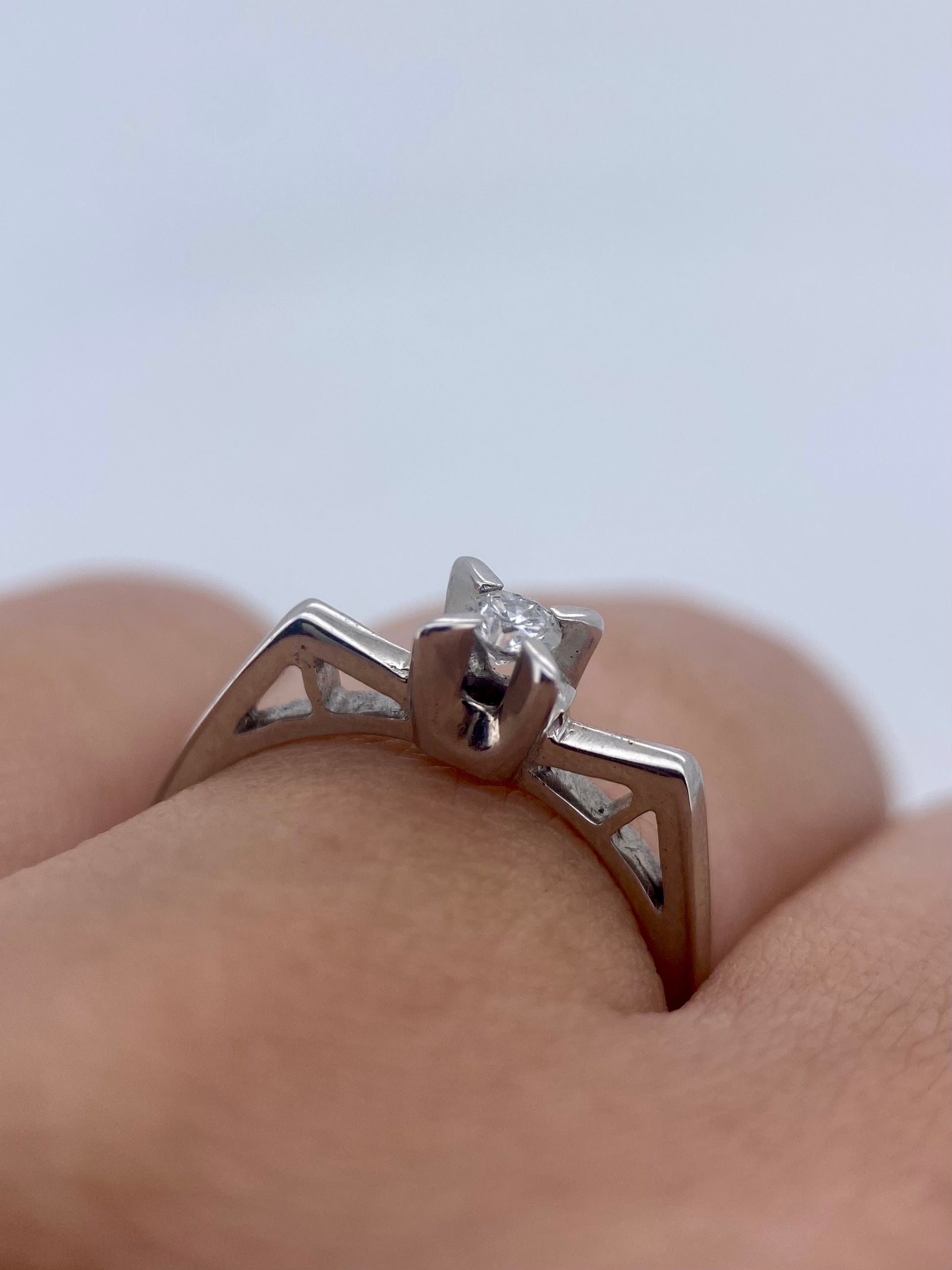 Oro Blanco 14k Princess 0.10ct de Diamantes Naturales                            Anillo Compromiso OF1550