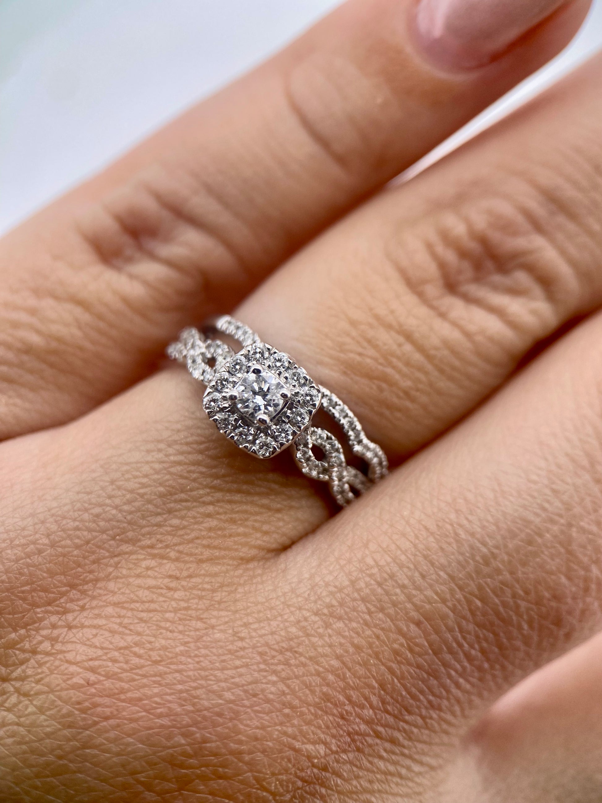 Oro Blanco 14k Princess con Alianza 0.58ct de Diamantes Naturales                            Anillo Compromiso OF2089