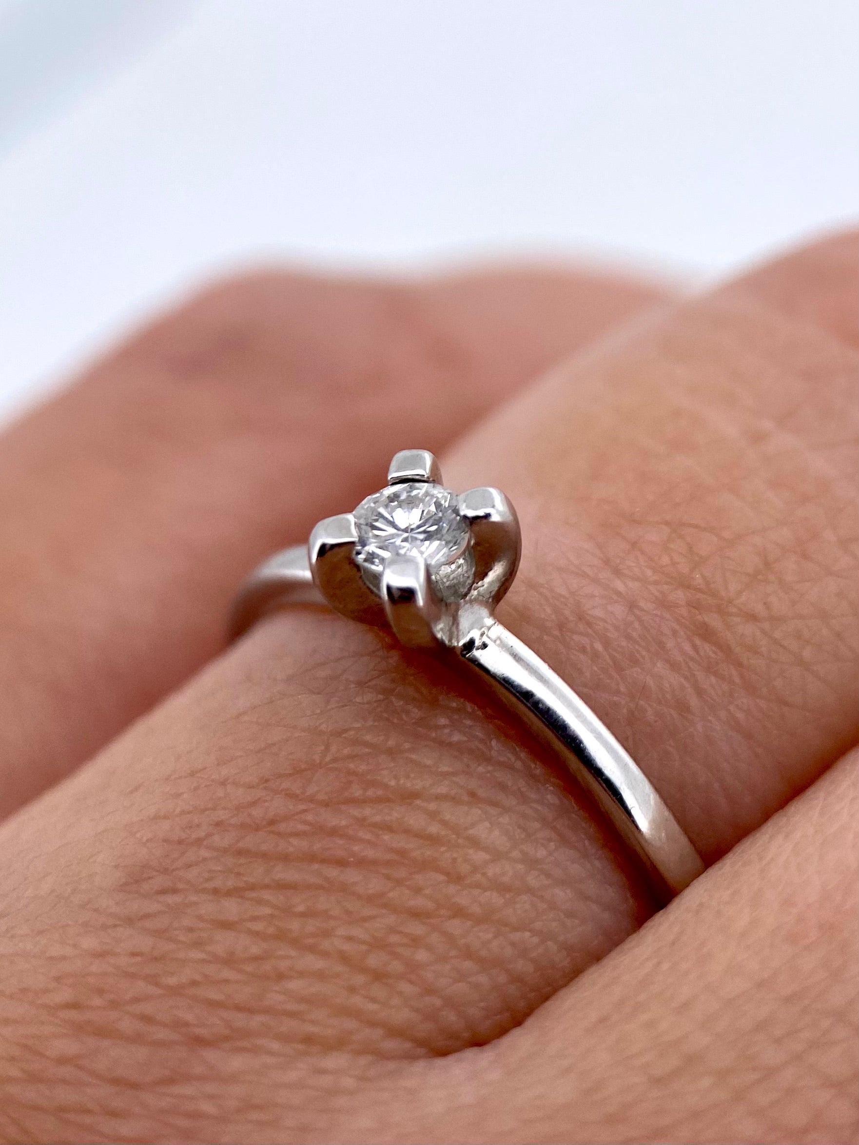 Oro Blanco 14k Redondo 0.15ct de Diamante Natural                                                  Anillo Compromiso OF1948