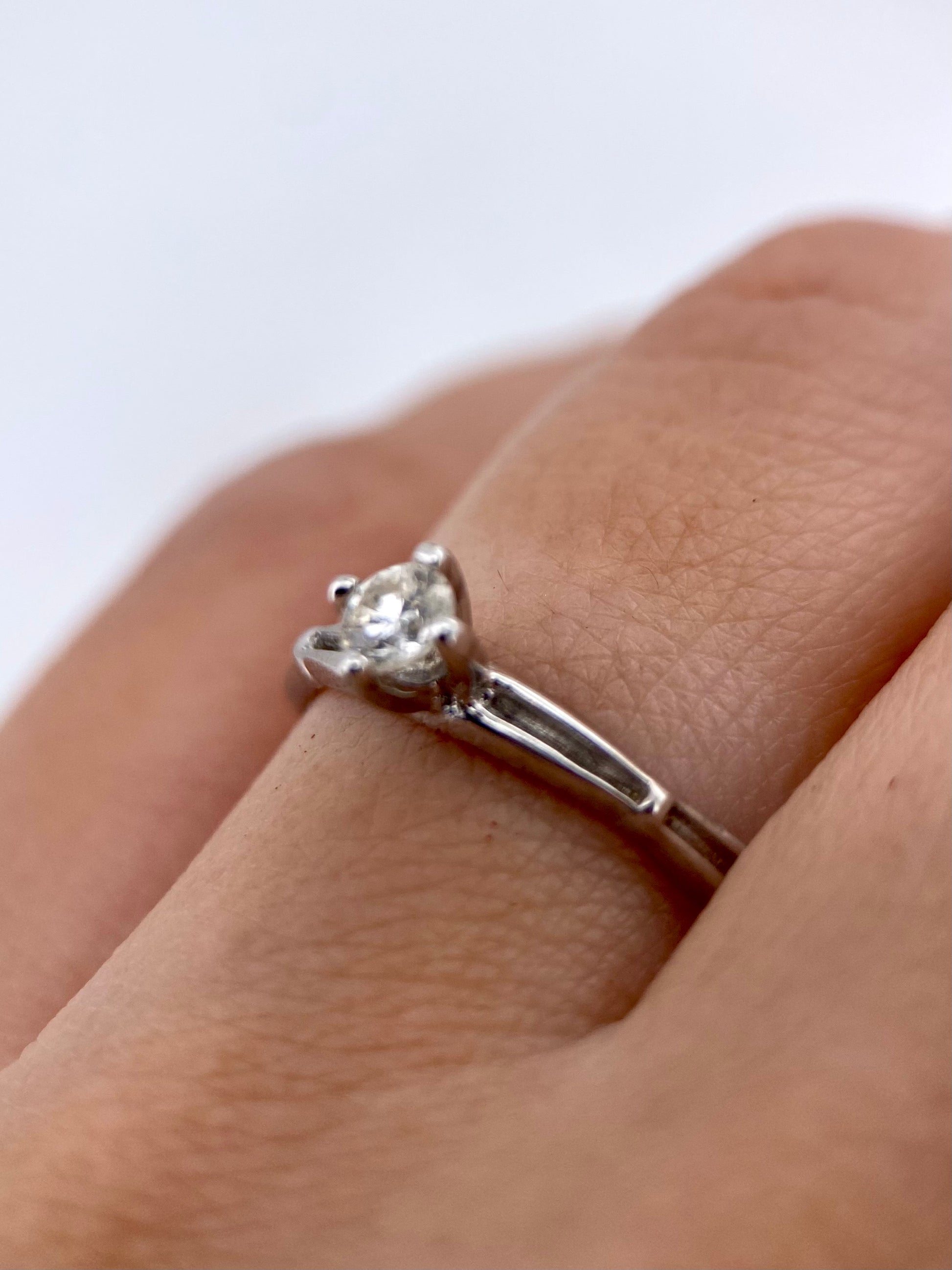 Oro Blanco 14k Redondo 0.20ct de Diamante Natural                                                  Anillo Compromiso OF1877