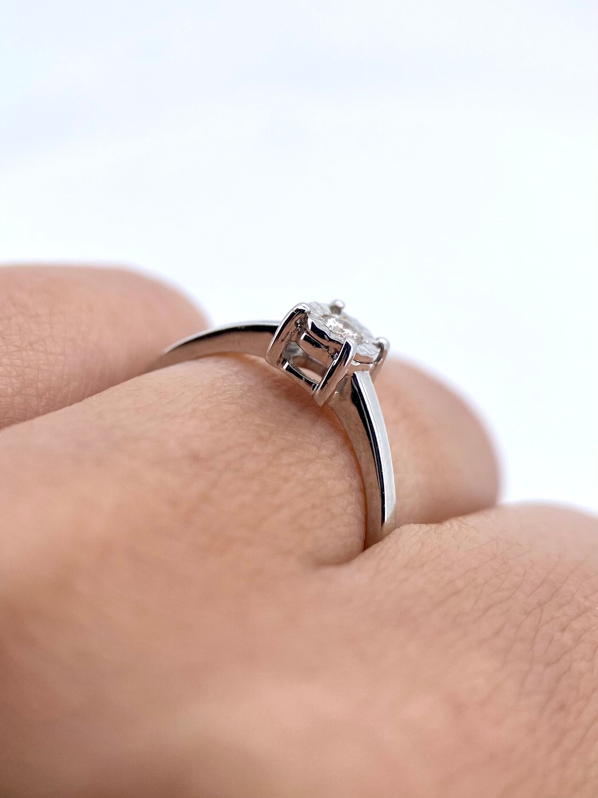 Oro Blanco 14k Redondo 0.10ct de Diamante Natural                                                  Anillo Compromiso OF2050