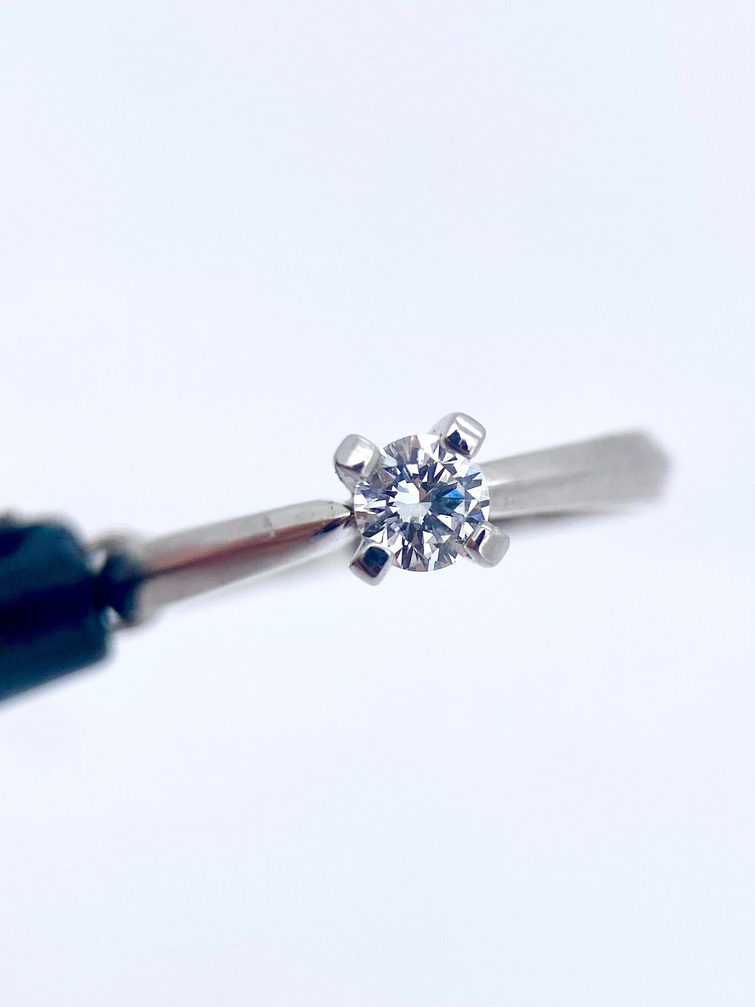 Oro Blanco 14k Redondo 0.20ct de Diamante Natural.                                                  Anillo Compromiso OF2183