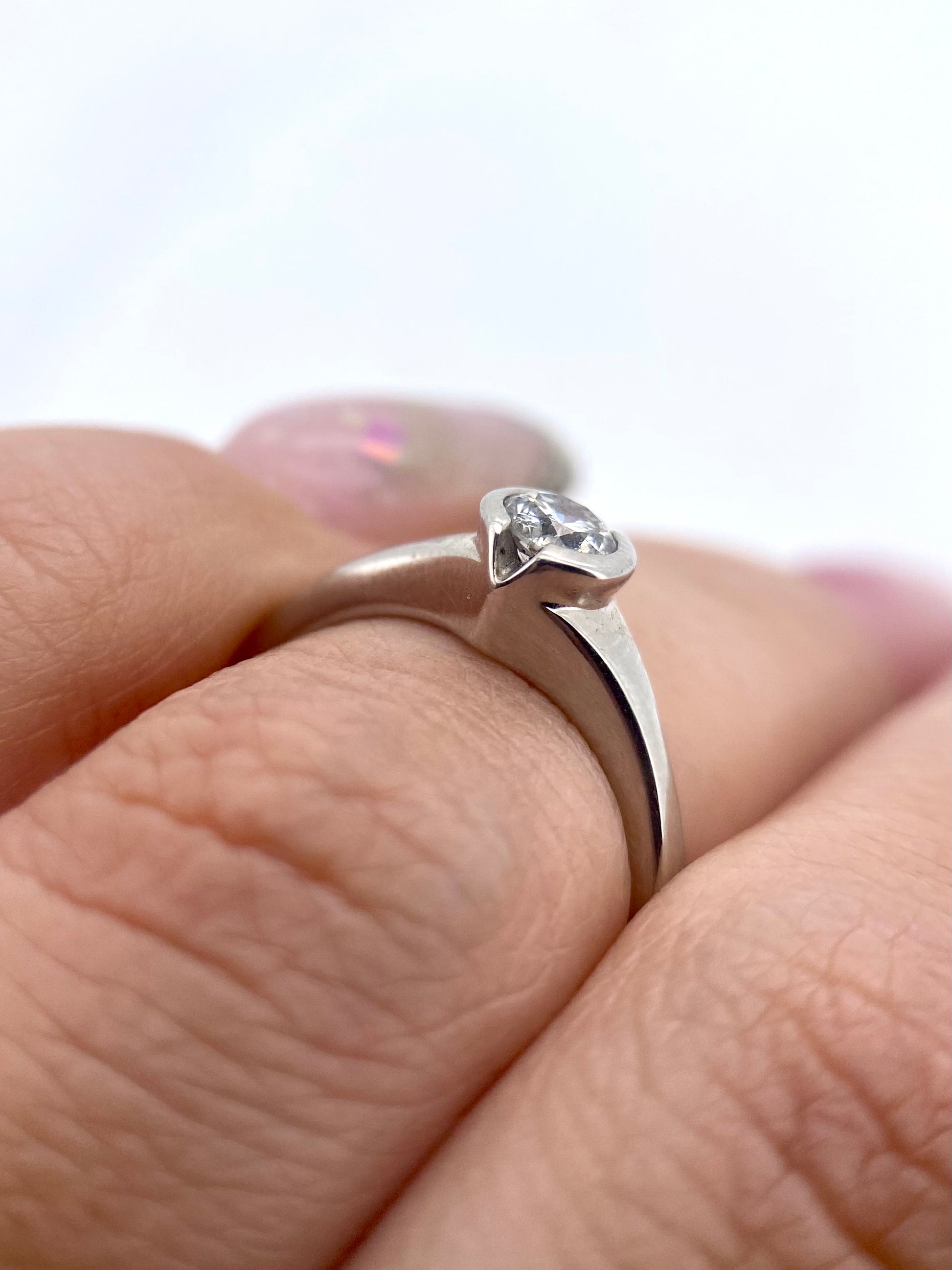 Oro Blanco 14k Redondo 0.22ct de Diamante Natural Biselado.                                                Anillo Compromiso OF1879