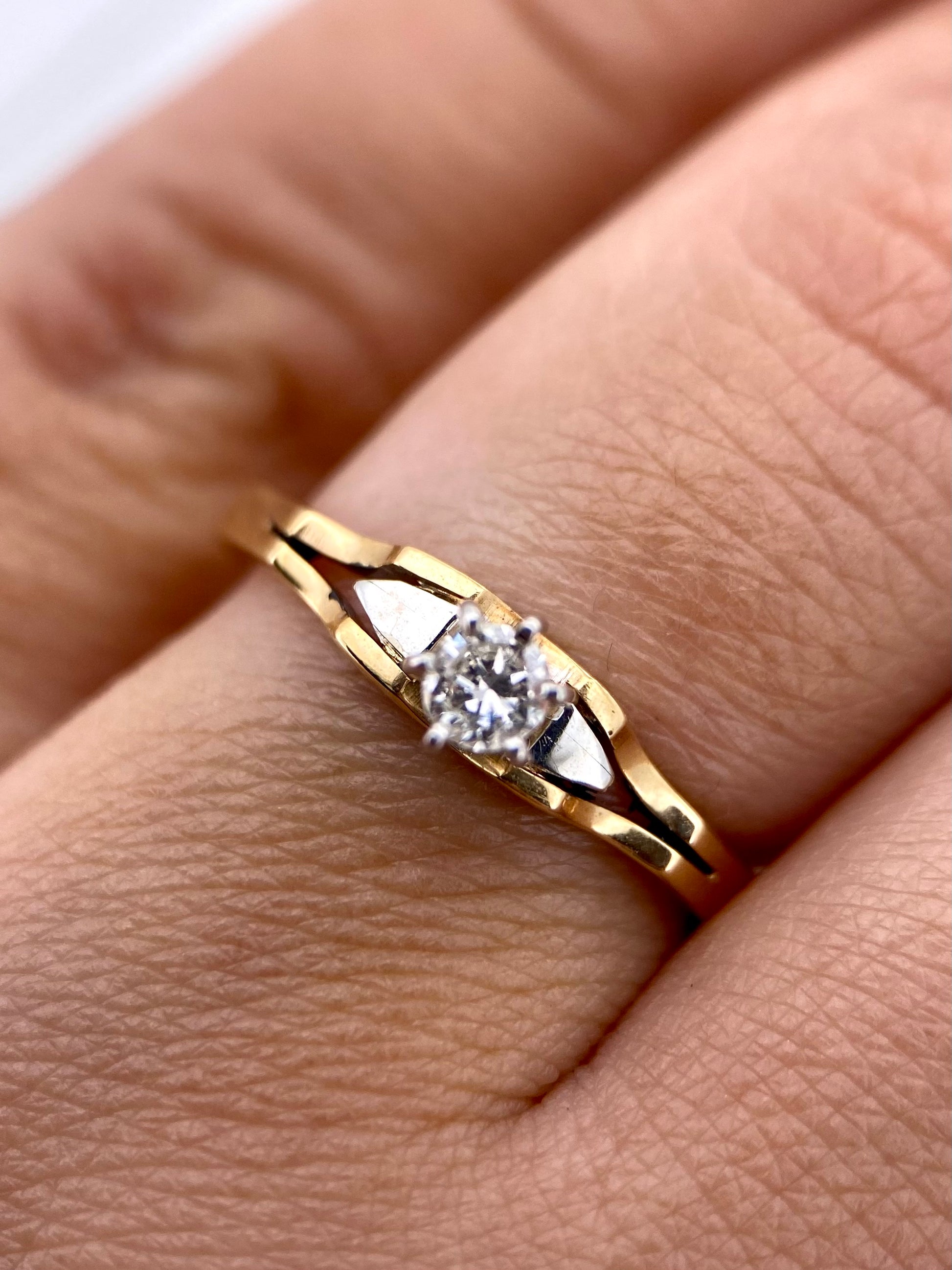 Oro Amarillo 14k Redondo 0.20ct de Diamante Natural                              Anillo Compromiso OF1851