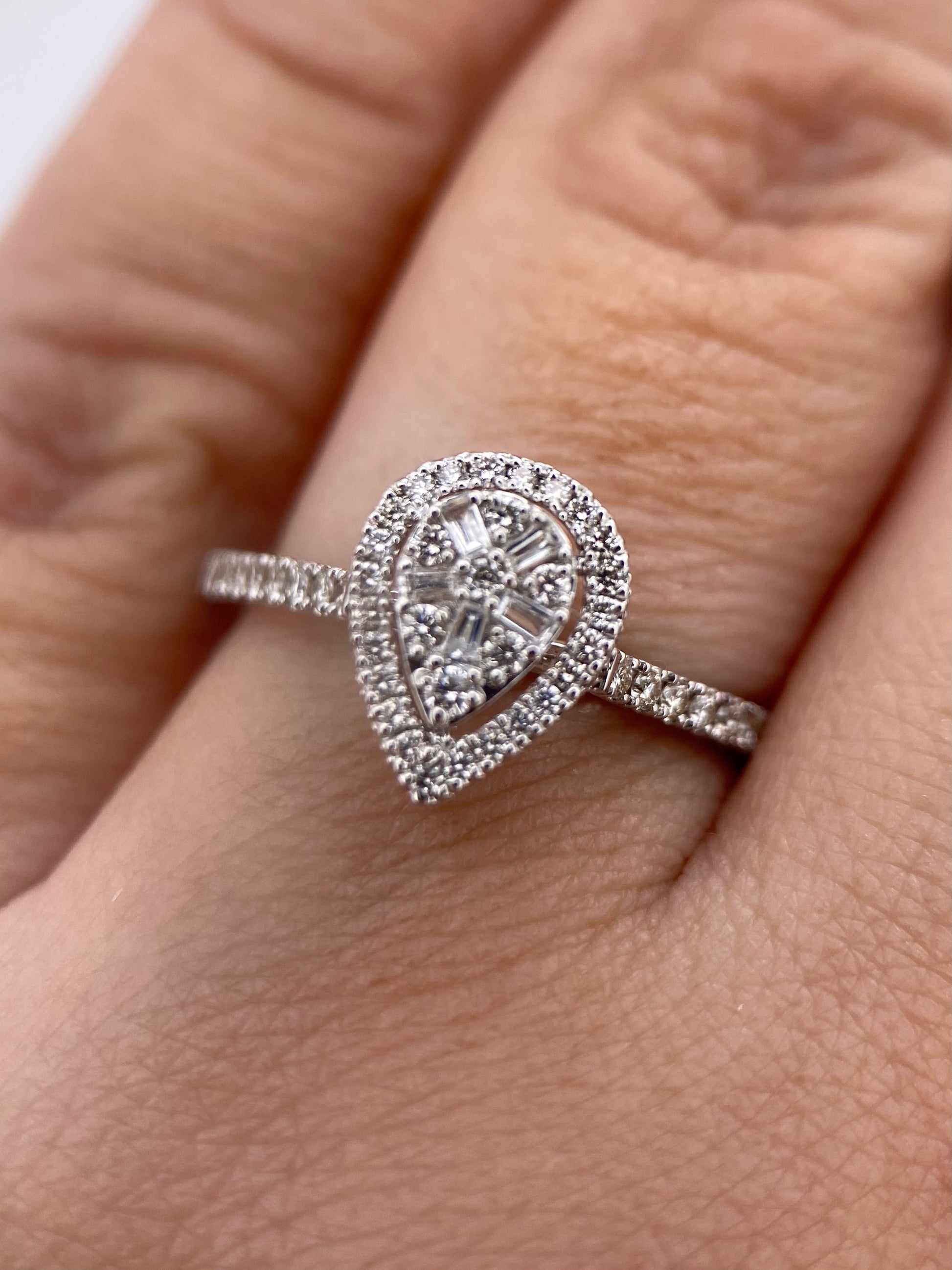 Oro Blanco 14k Pera 0.55ct de Diamantes Naturales                            Anillo Compromiso OF2248