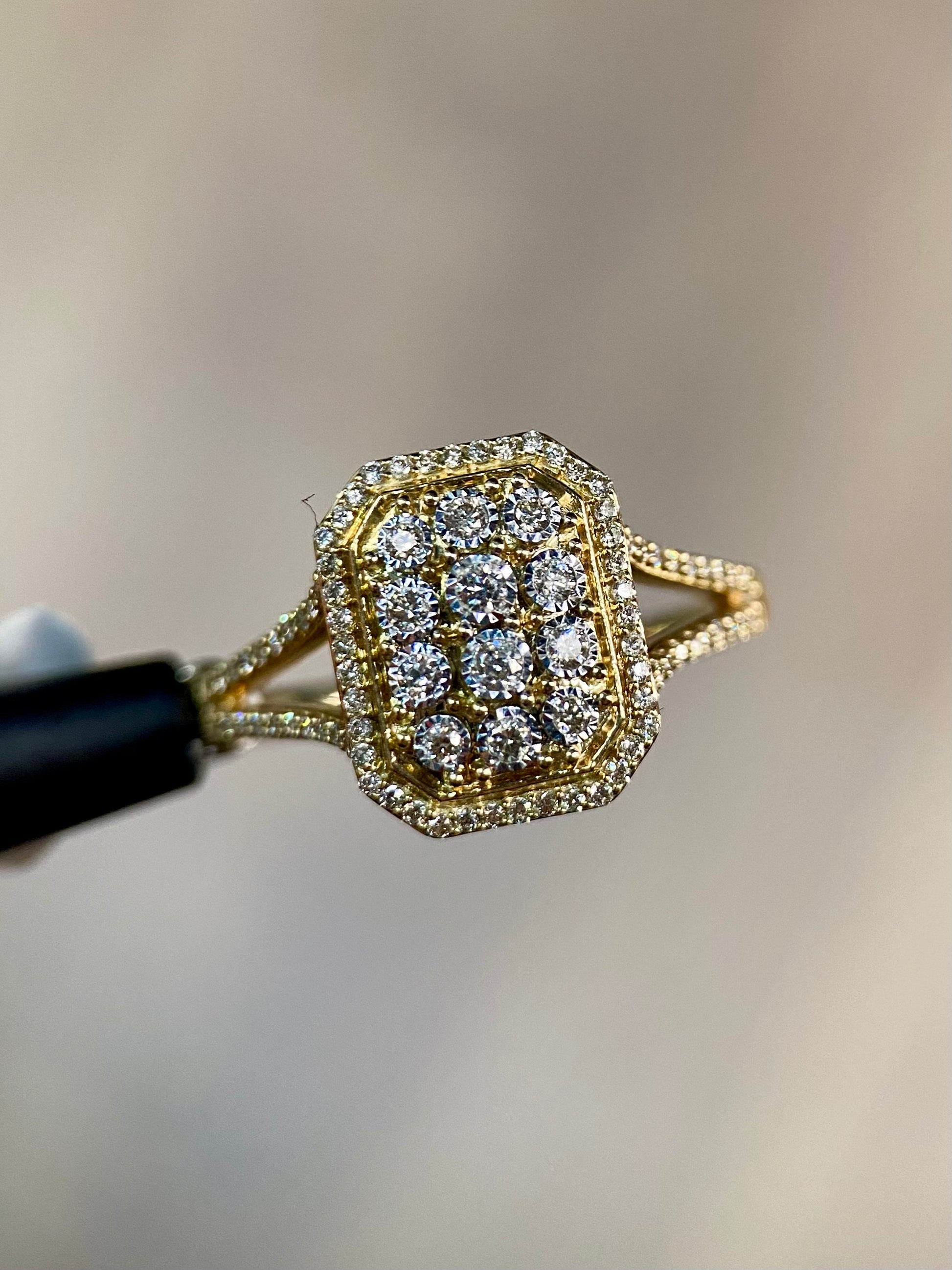 Oro Amarillo 14k Esmeralda 0.35ct de Diamantes Naturales                            Anillo Compromiso OF2250