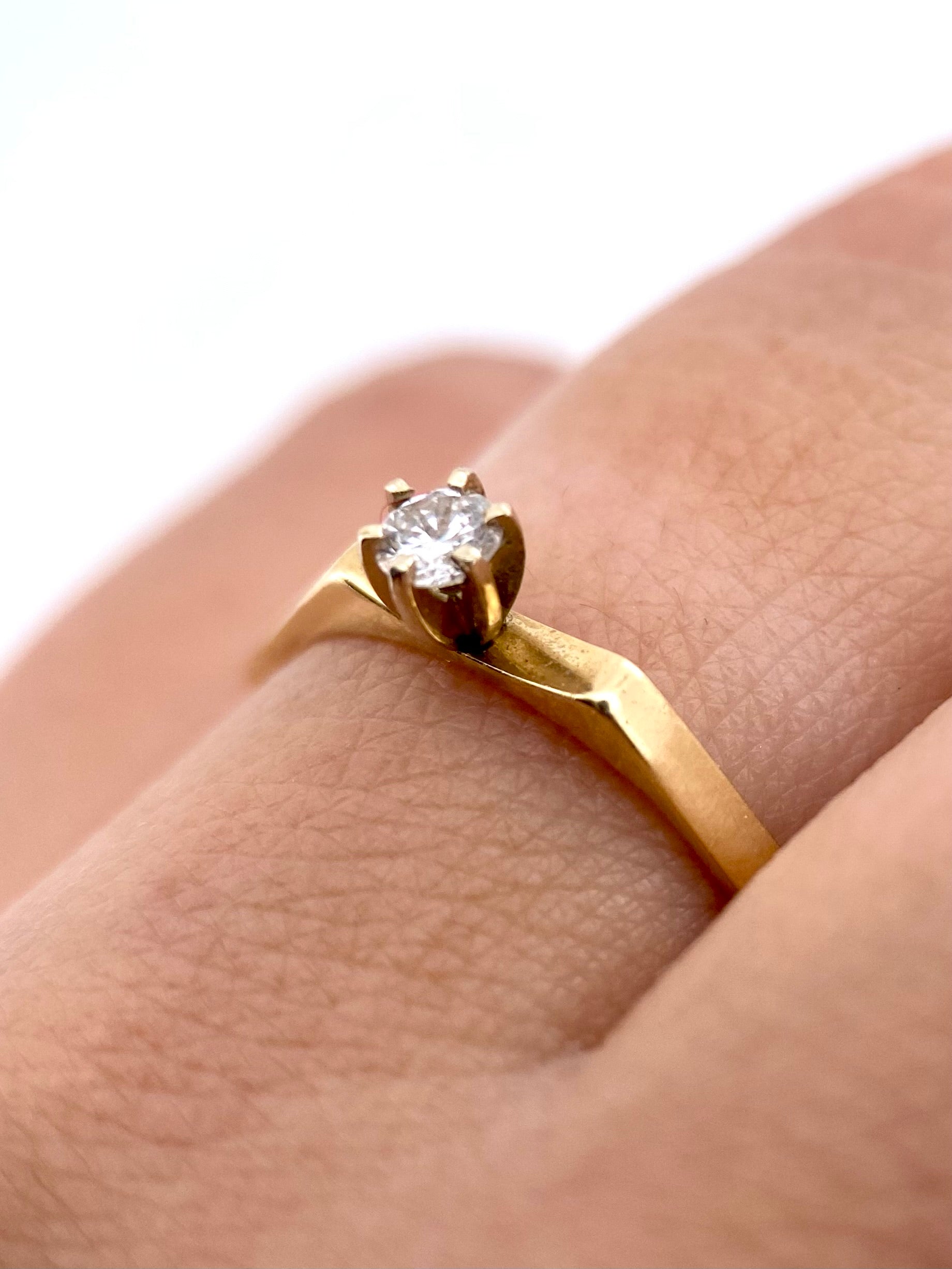 Oro Amarillo 14k Redondo 0.10ct de Diamante Natural                              Anillo Compromiso OF1454