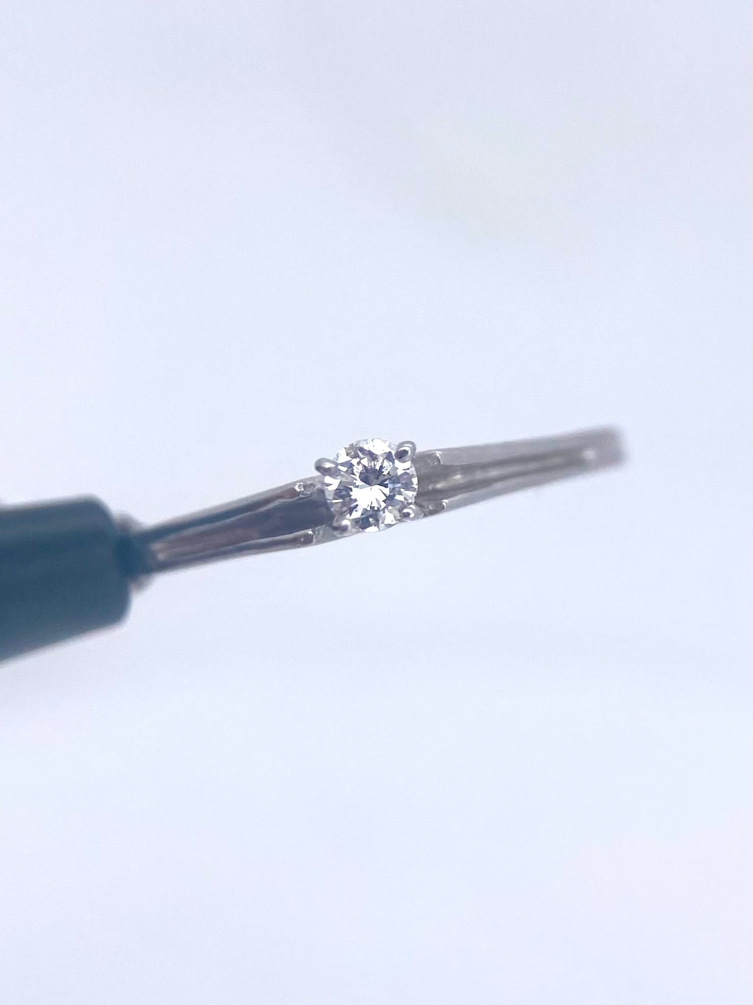 Oro Blanco 14k Redondo 0.12ct de Diamante Natural.                                                  Anillo Compromiso OF1154