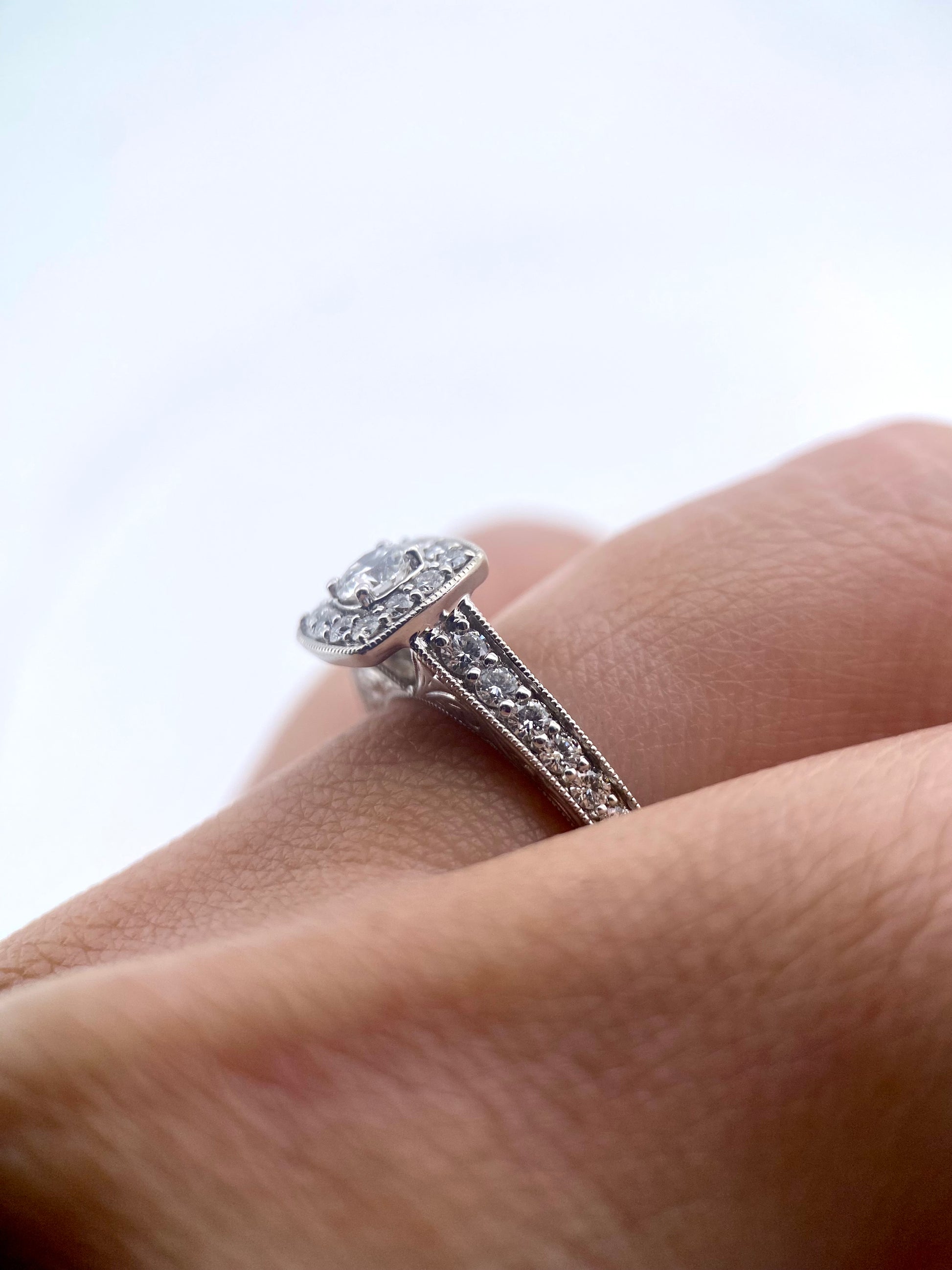 Oro Blanco 14k Princess 0.25ct Central + 0.25 Laterales de Diamantes Naturales                            Anillo Compromiso OF1593