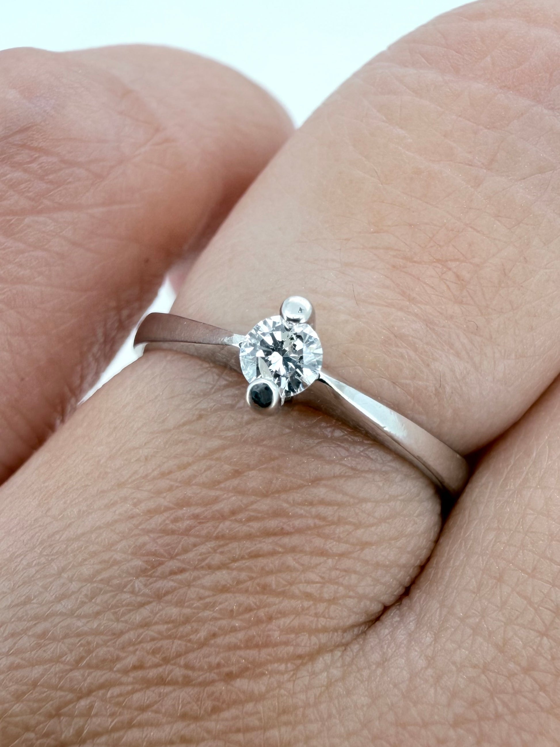 Oro Blanco 14k Redondo 0.10ct de Diamante Natural                                                  Anillo Compromiso OF1265