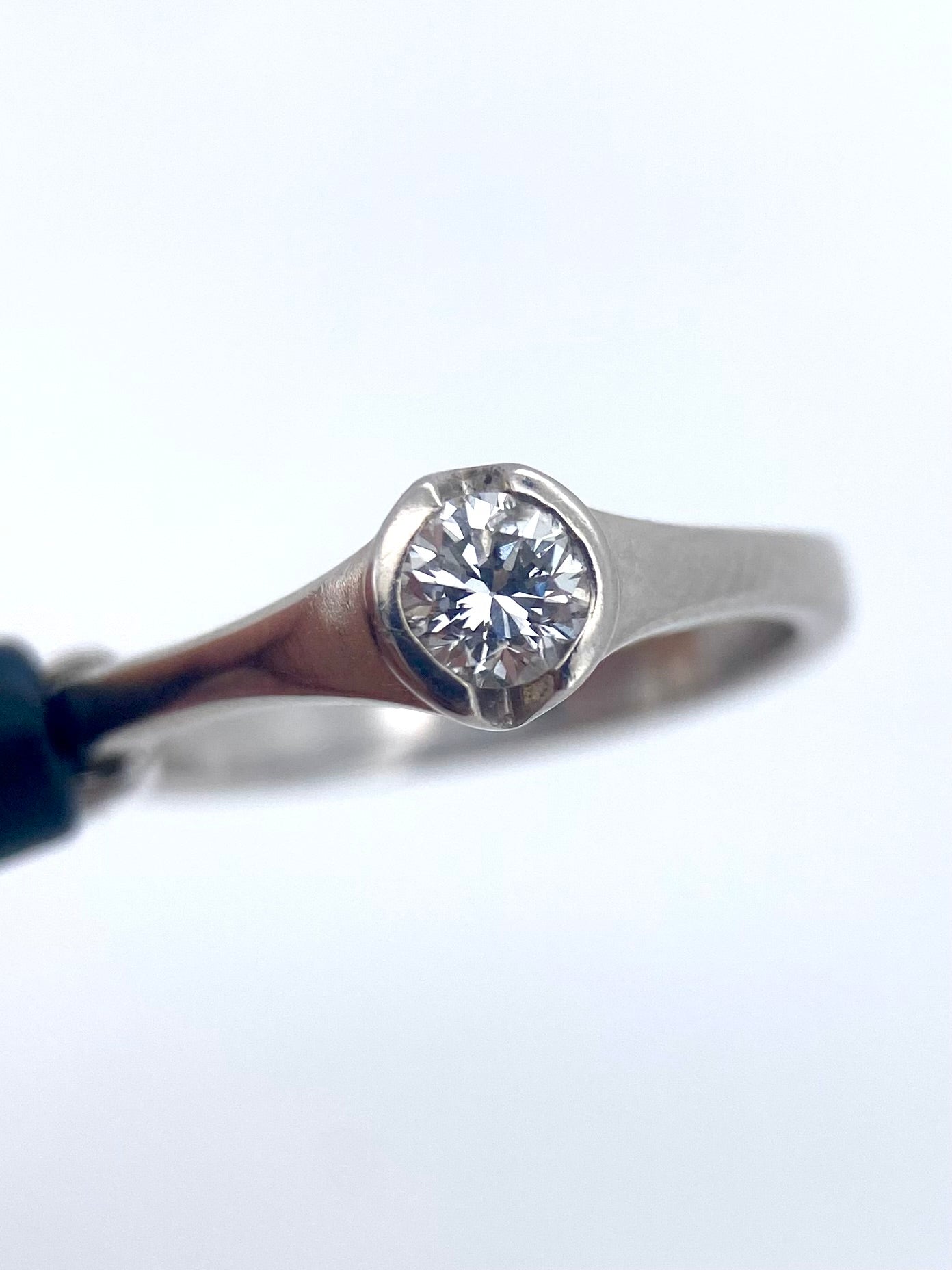 Oro Blanco 14k Redondo 0.22ct de Diamante Natural Biselado.                                                Anillo Compromiso OF1879