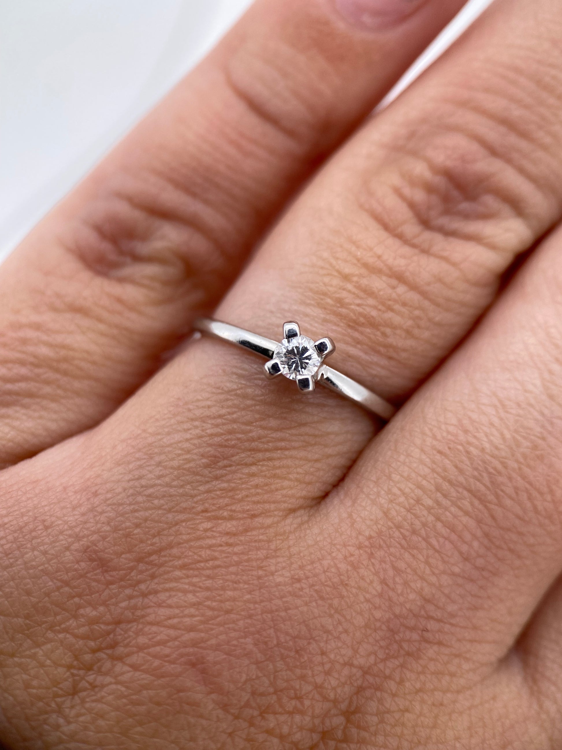 Oro Blanco 14k Redondo 0.15ct de Diamante Natural                                                  Anillo Compromiso OF1948