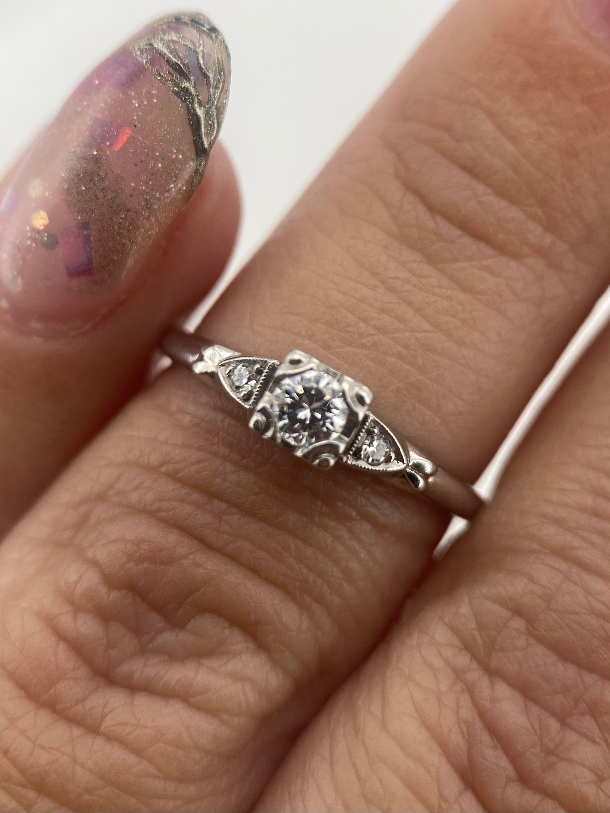 Oro Blanco 14k Redondo 0.15ct de Diamantes Naturales                            Anillo Compromiso OF1631