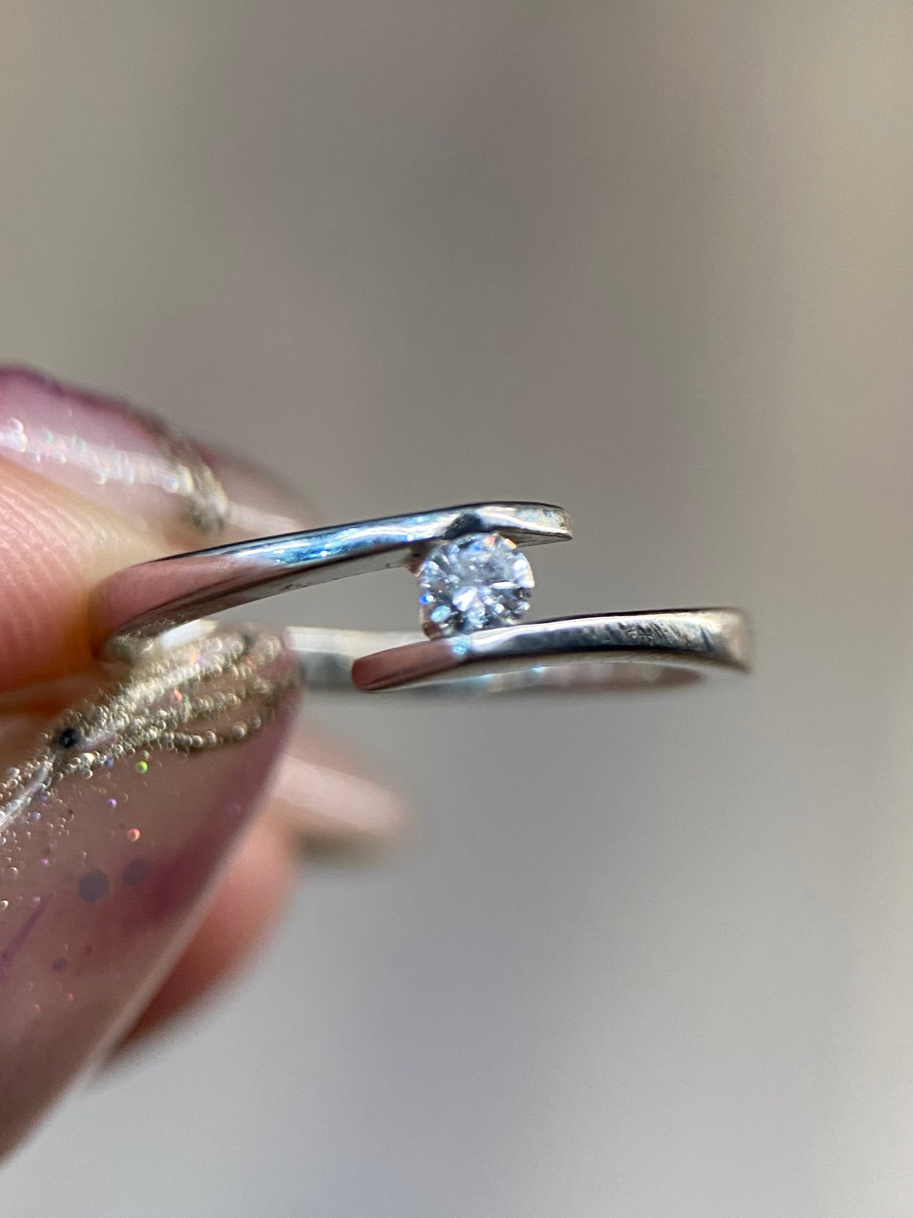 Oro Blanco 14k Redondo 0.10ct de Diamante Natural                                                   Anillo Compromiso OF1251