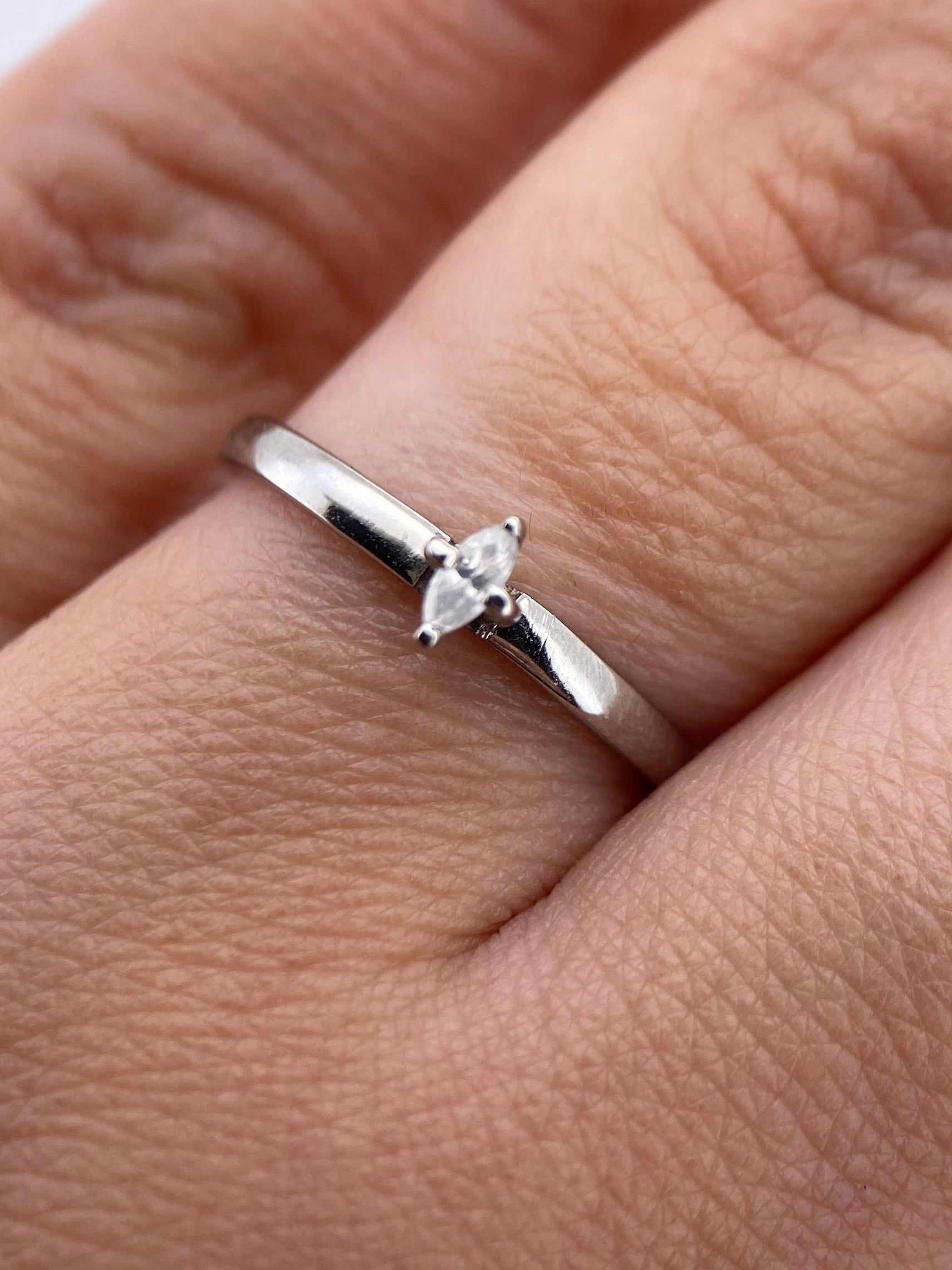 Oro Blanco 14k Marquise 0.07ct de Diamante Natural                                               Anillo Compromiso OF2002