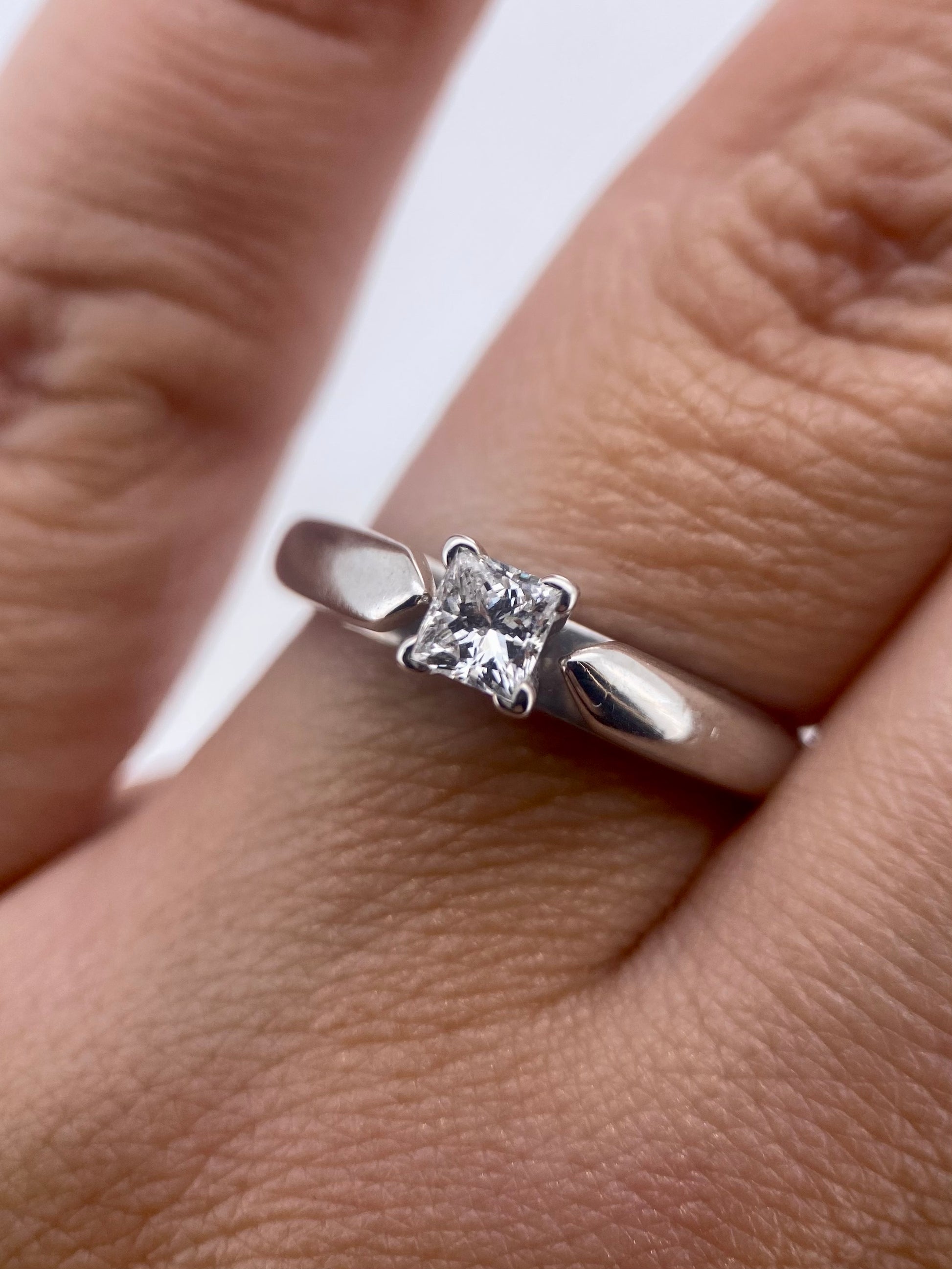 Oro Blanco 14k Princess 0.58ct de Diamantes Naturales                            Anillo Compromiso OF1865