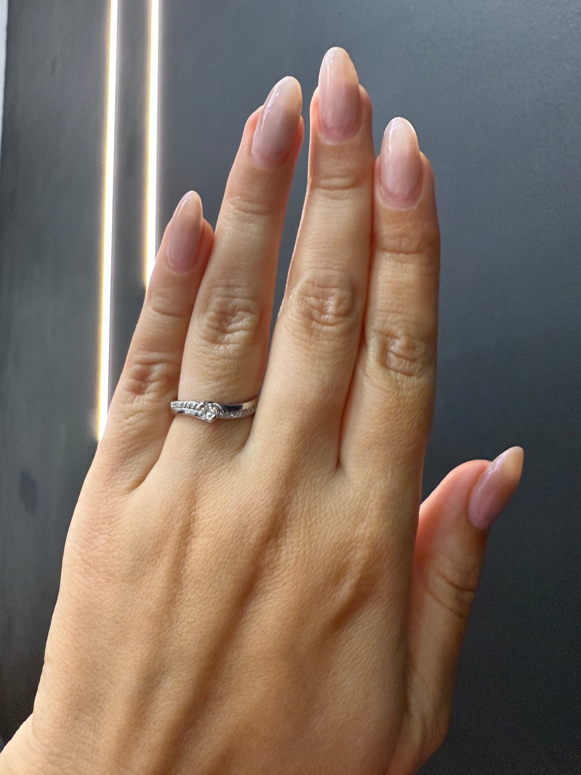 Oro Blanco 14k Redondo 0.20ct Central + 0.14 Laterales de Diamantes Naturales                            Anillo Compromiso OF1883