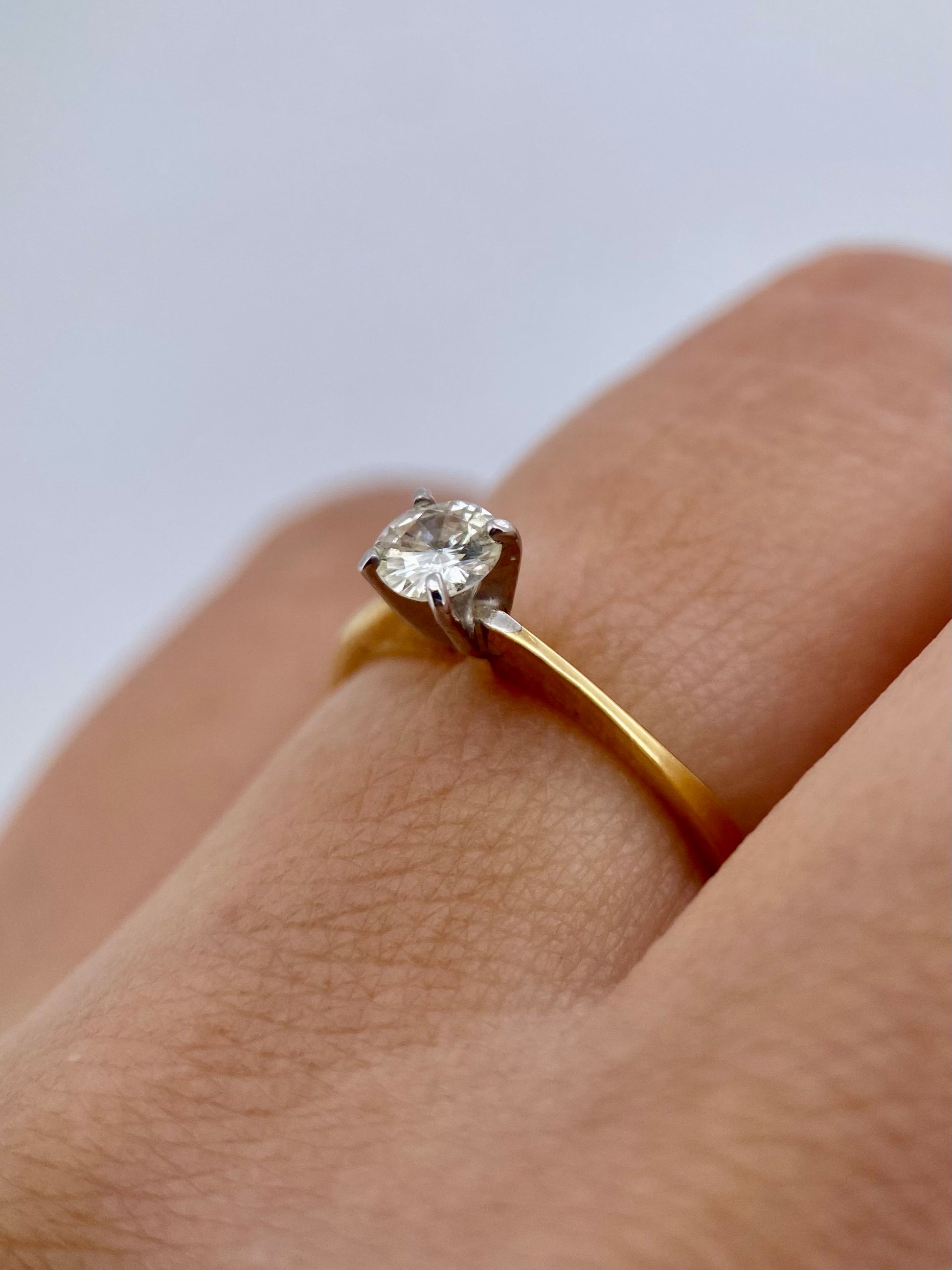 Oro Amarillo 14k Redondo 0.20ct de Diamante Natural                              Anillo Compromiso OF1508