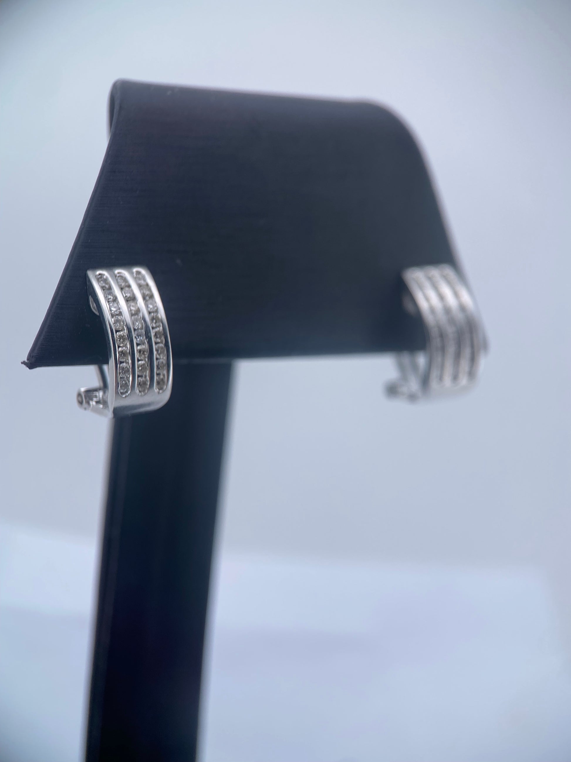 Broquel 0.48ct Oro 14k Blanco BR34