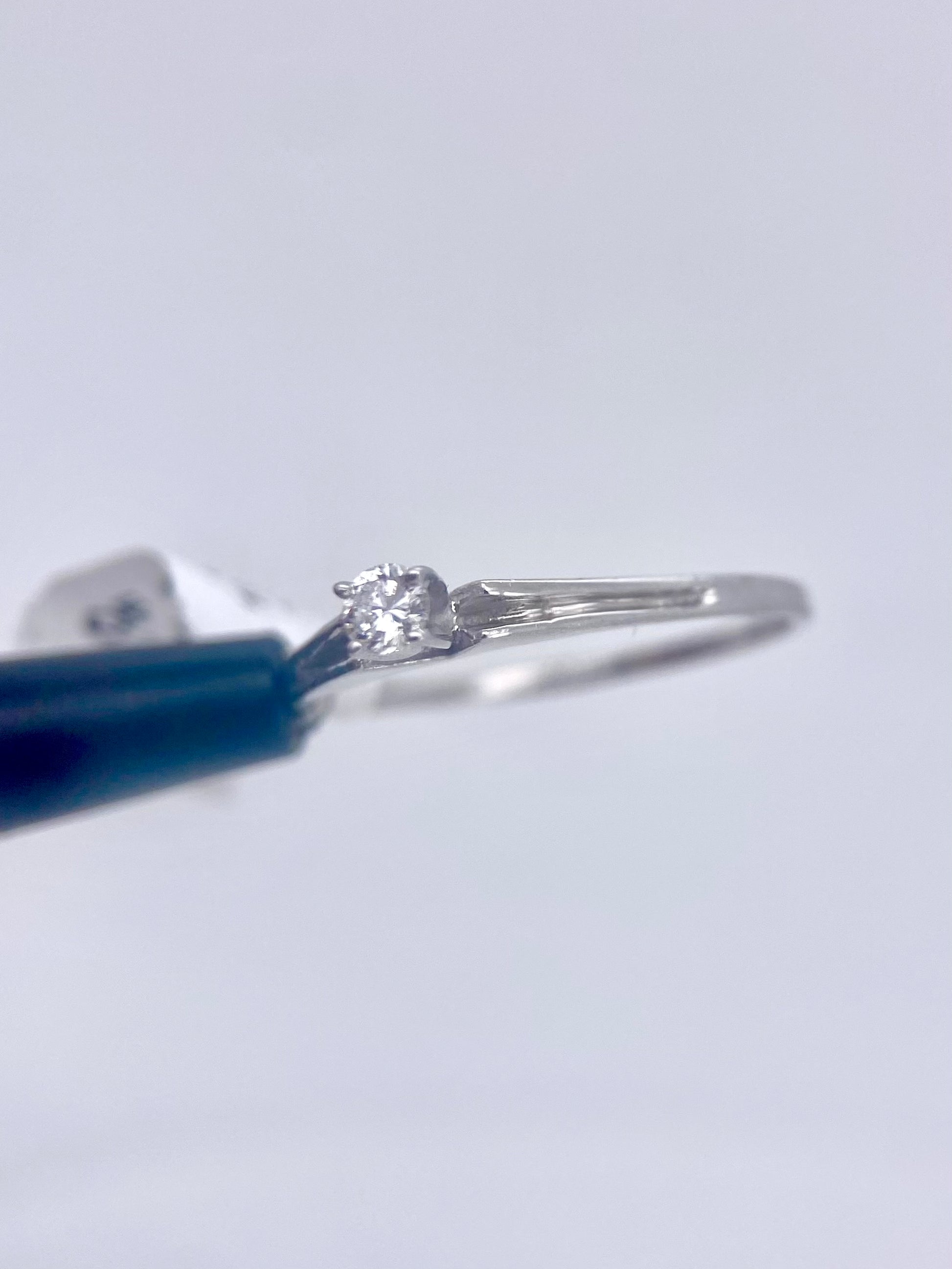 Oro Blanco 14k Redondo 0.12ct de Diamante Natural.                                                  Anillo Compromiso OF1154