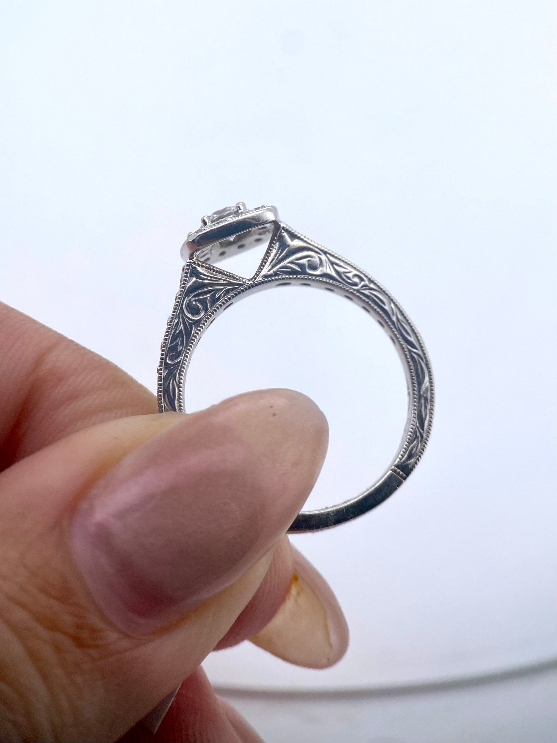 Oro Blanco 14k Princess 0.25ct Central + 0.25 Laterales de Diamantes Naturales                            Anillo Compromiso OF1593