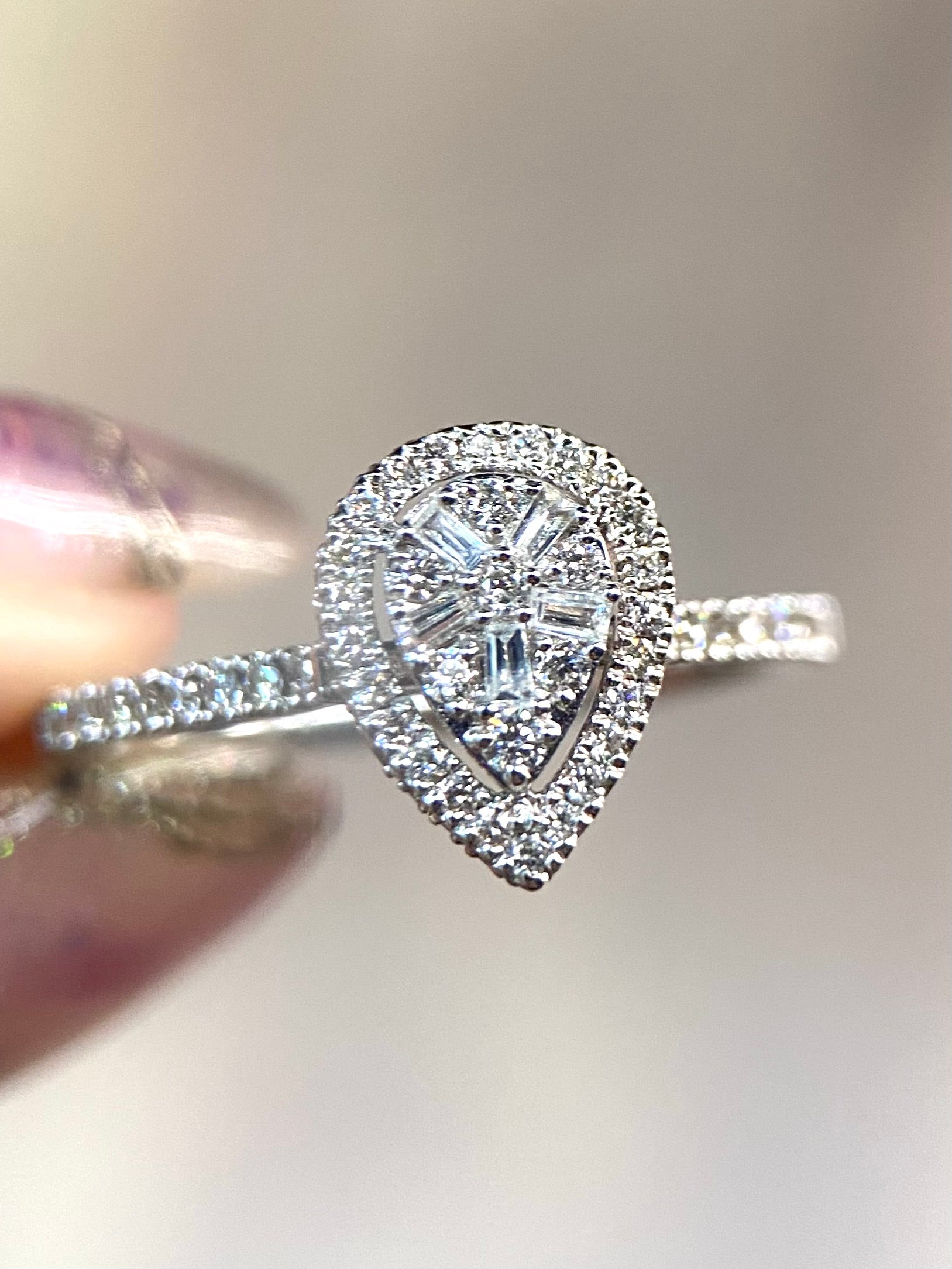 Oro Blanco 14k Pera 0.55ct de Diamantes Naturales                            Anillo Compromiso OF2248