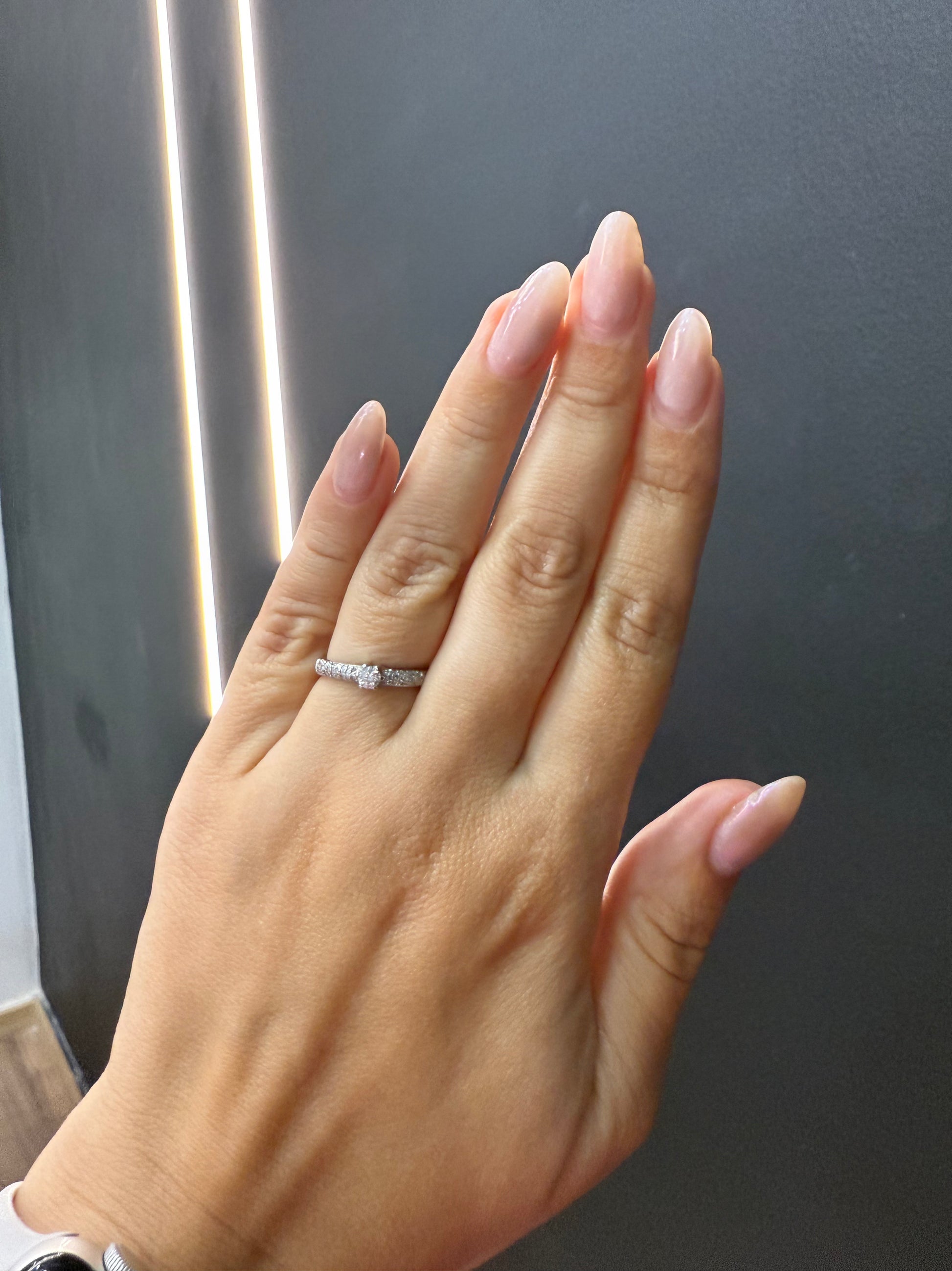 Oro Blanco 14k Redondo 0.11ct Central + 0.14 Laterales de Diamantes Naturales                            Anillo Compromiso OF2124