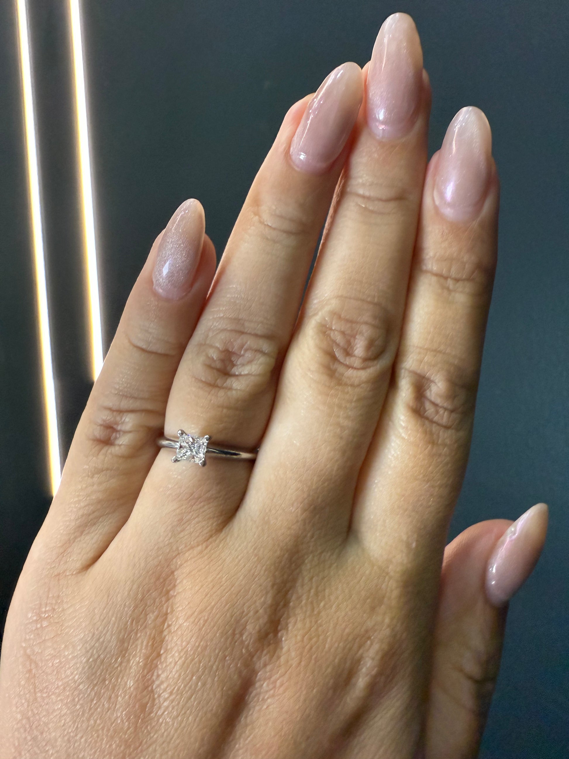 Oro Blanco 14k Princess 0.40ct de Diamantes Naturales                            Anillo Compromiso OF2240