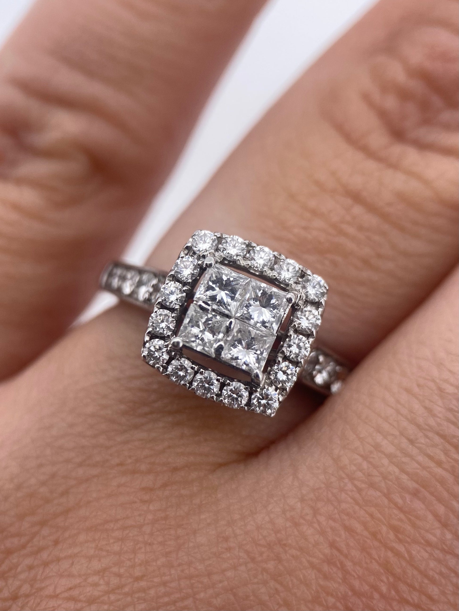 Oro Blanco 14k Princess 0.75ct de Diamante Natural.                                                  Anillo Compromiso OF2000