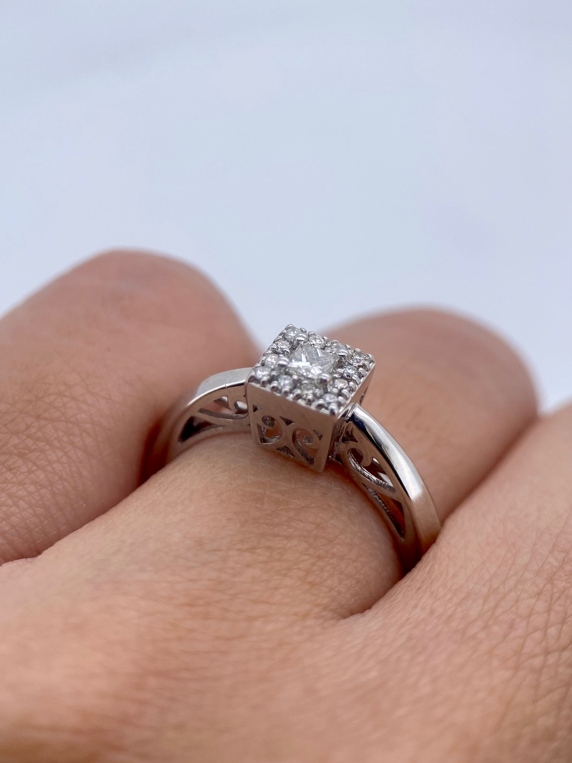 Oro Blanco 14k Princess 0.26ct de Diamante Natural.                                                  Anillo Compromiso OF2100