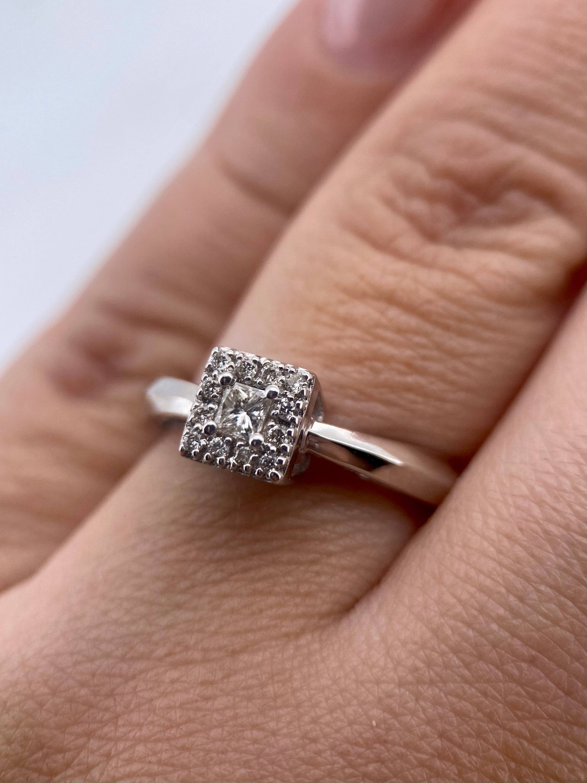 Oro Blanco 14k Princess 0.26ct de Diamante Natural.                                                  Anillo Compromiso OF2100