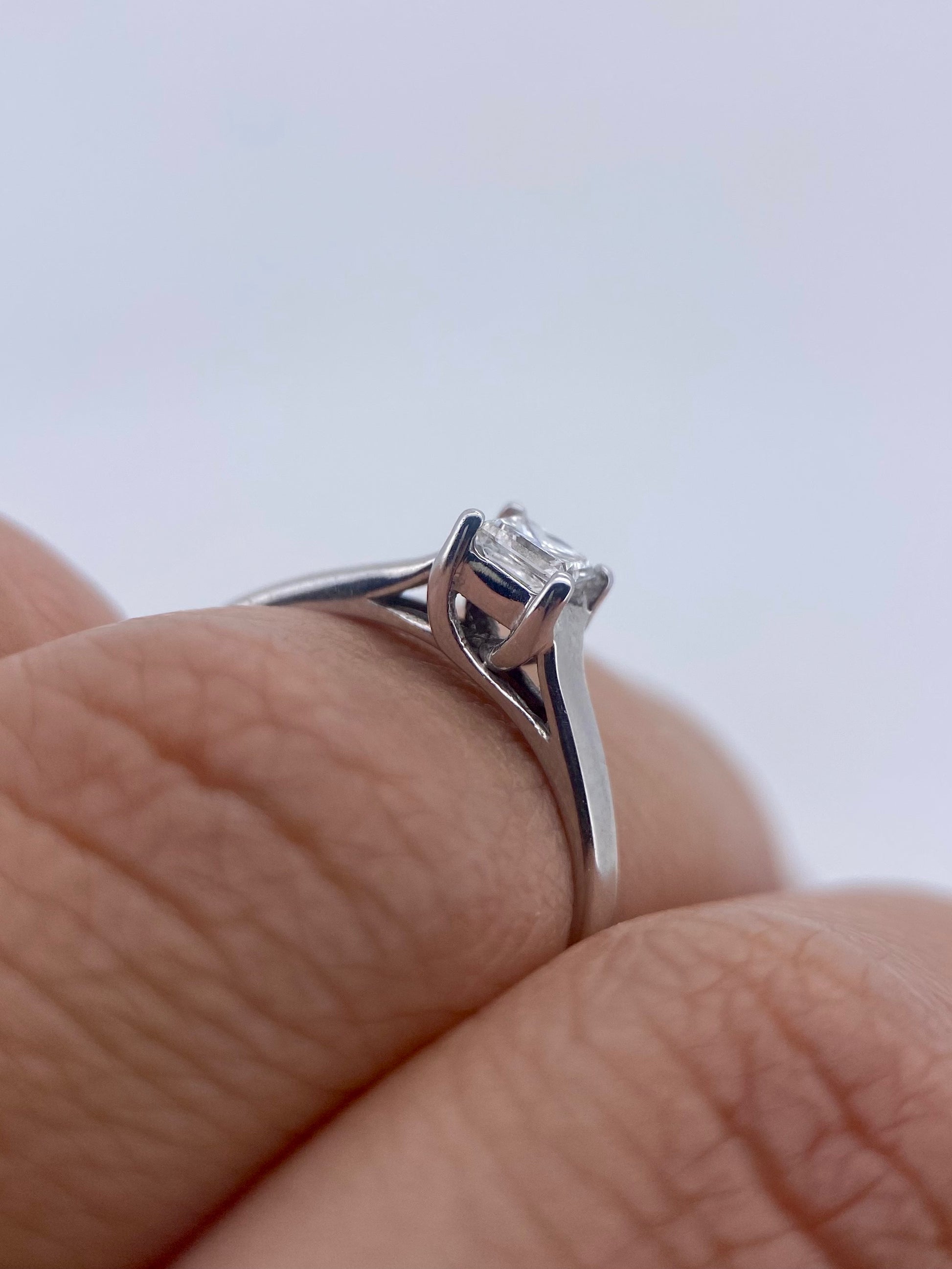 Oro Blanco 14k Princess 0.24ct de Diamantes Naturales                            Anillo Compromiso OF1887