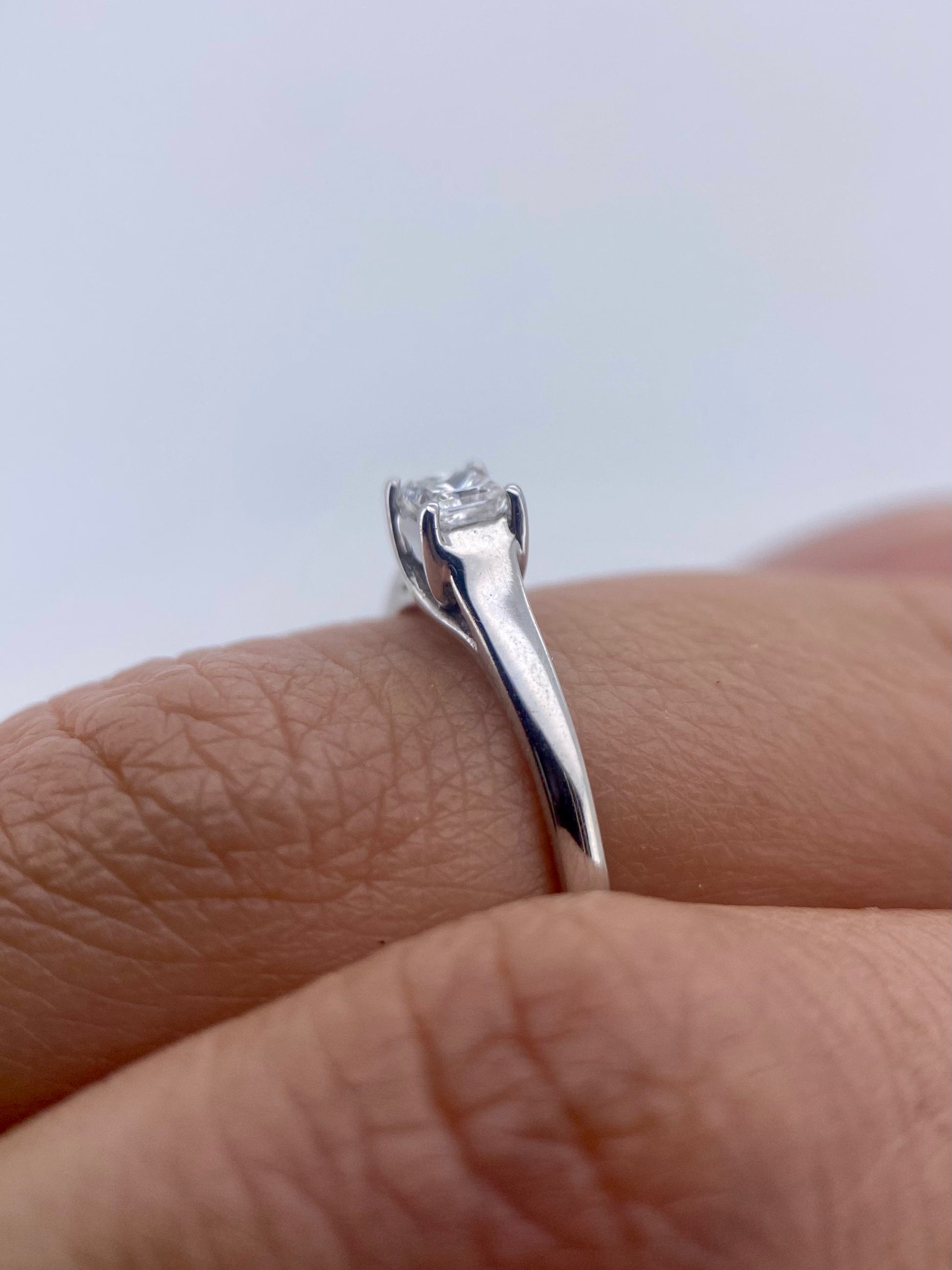 Oro Blanco 14k Princess 0.24ct de Diamantes Naturales                            Anillo Compromiso OF1887