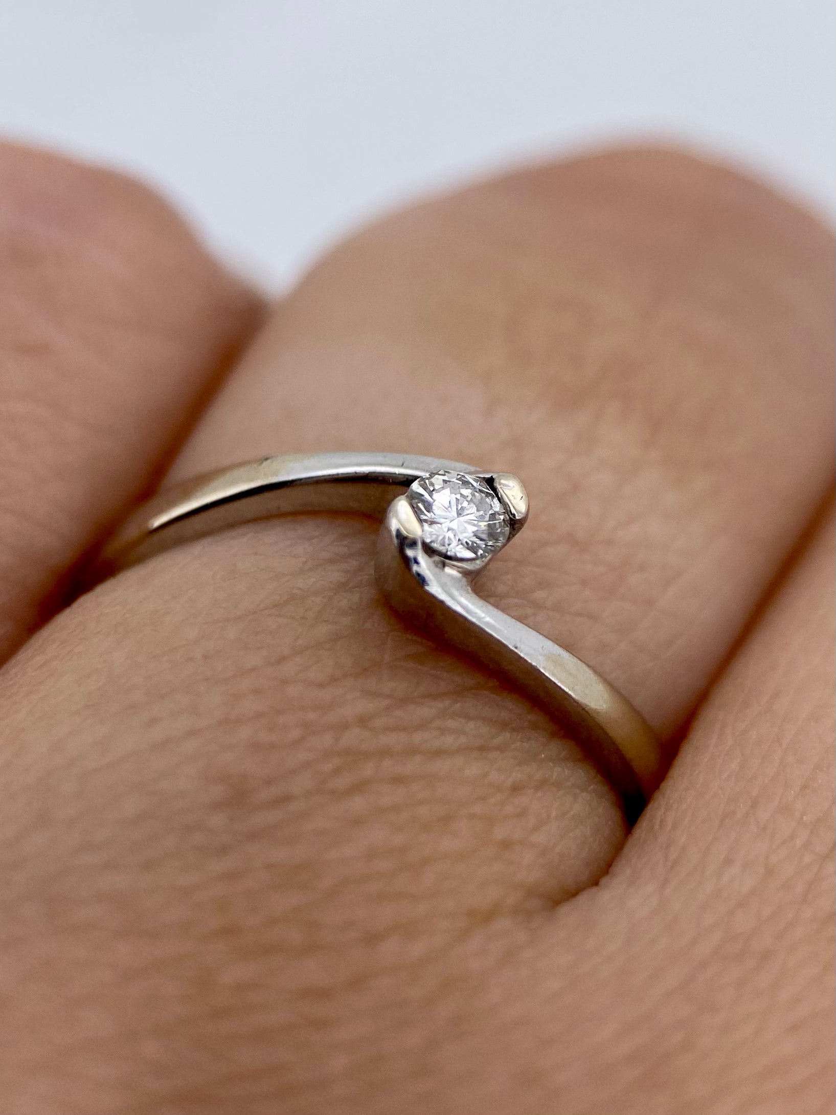 Oro Blanco 14k Redondo 0.10ct de Diamante Natural                                                  Anillo Compromiso OF1898