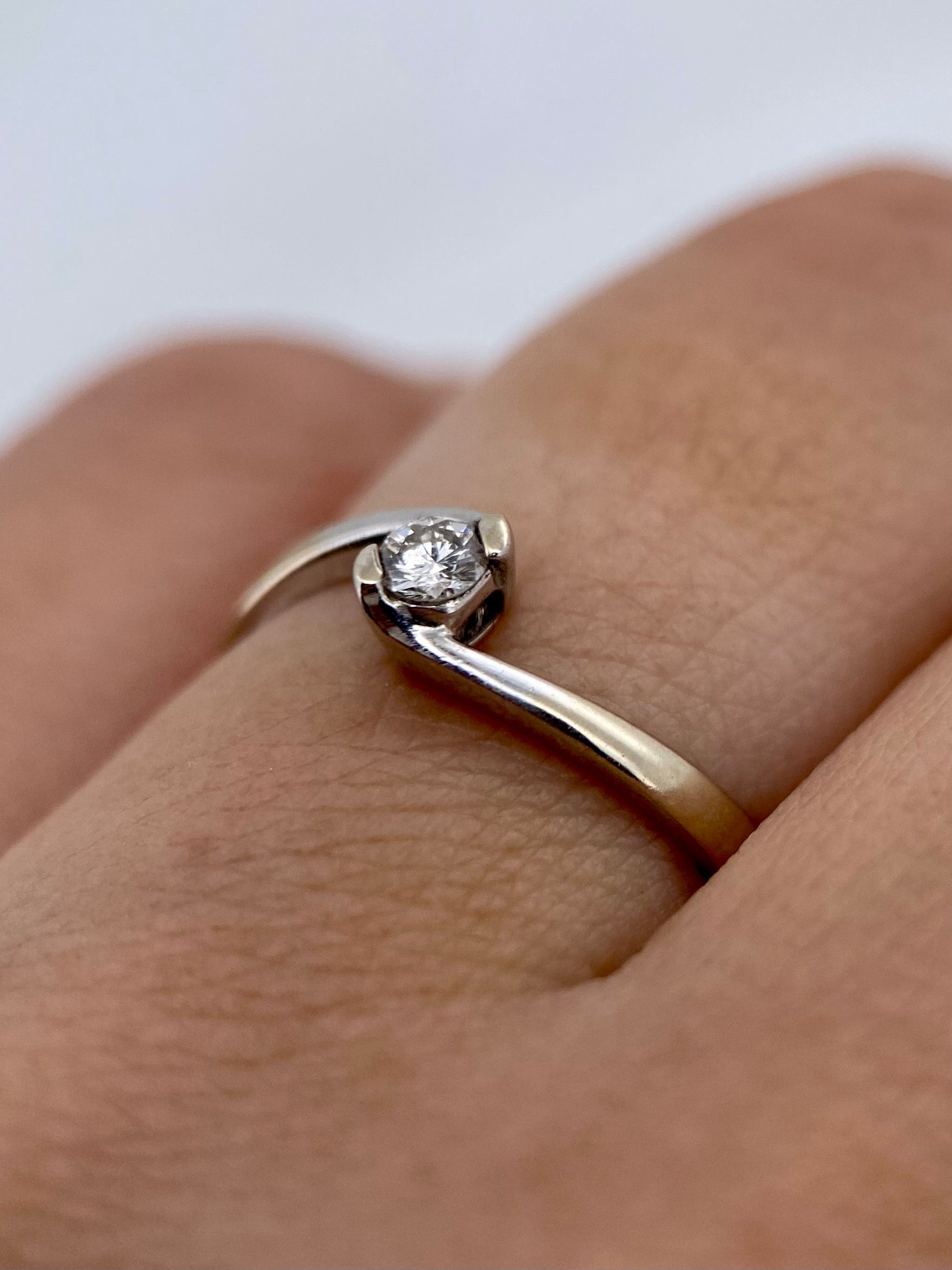 Oro Blanco 14k Redondo 0.10ct de Diamante Natural                                                  Anillo Compromiso OF1898