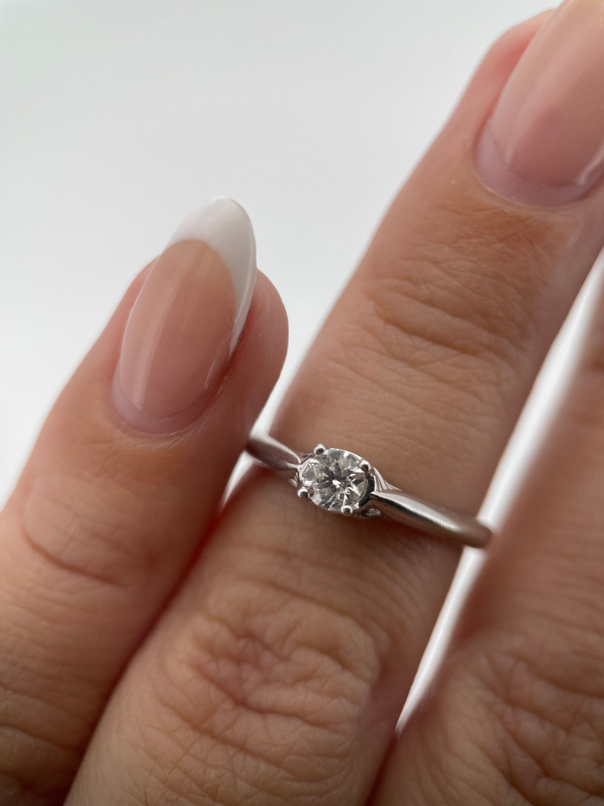 Oro Blanco 14k Redondo 0.23ct de Diamante                                       Anillo Compromiso OF1079