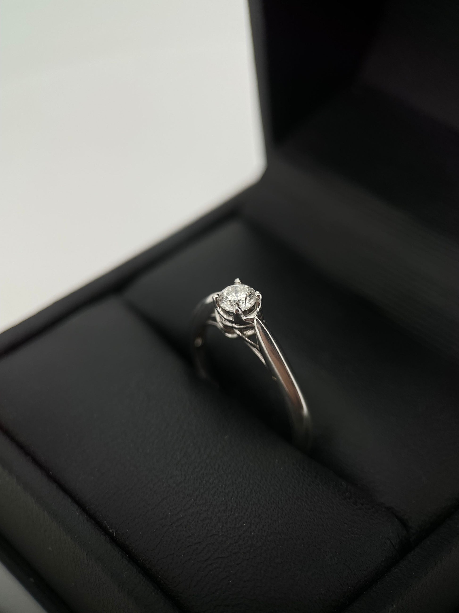 Oro Blanco 14k Redondo 0.23ct de Diamante                                       Anillo Compromiso OF1079