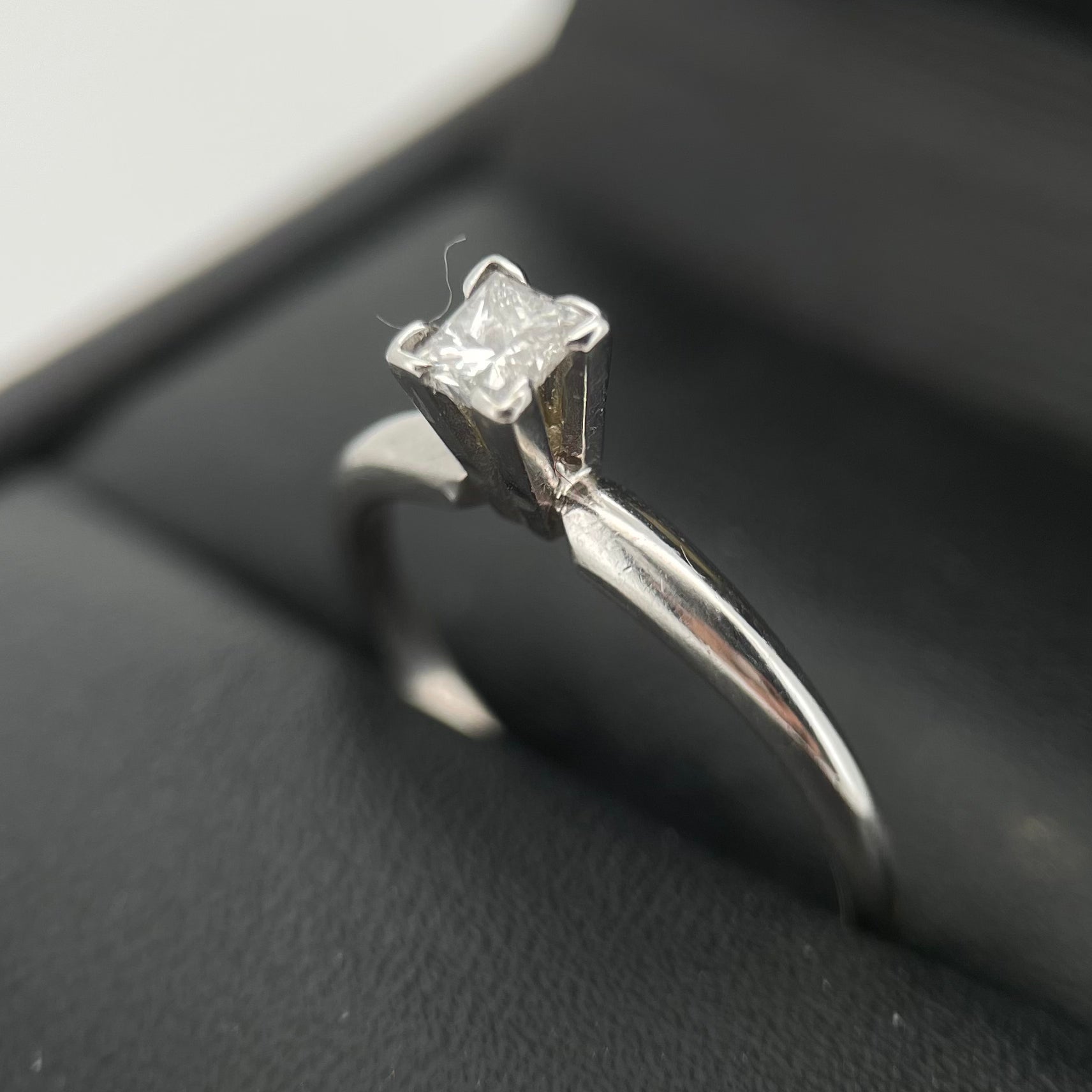 Oro Blanco 14k Princess 0.20ct de Diamante                                       Anillo Compromiso OF1239