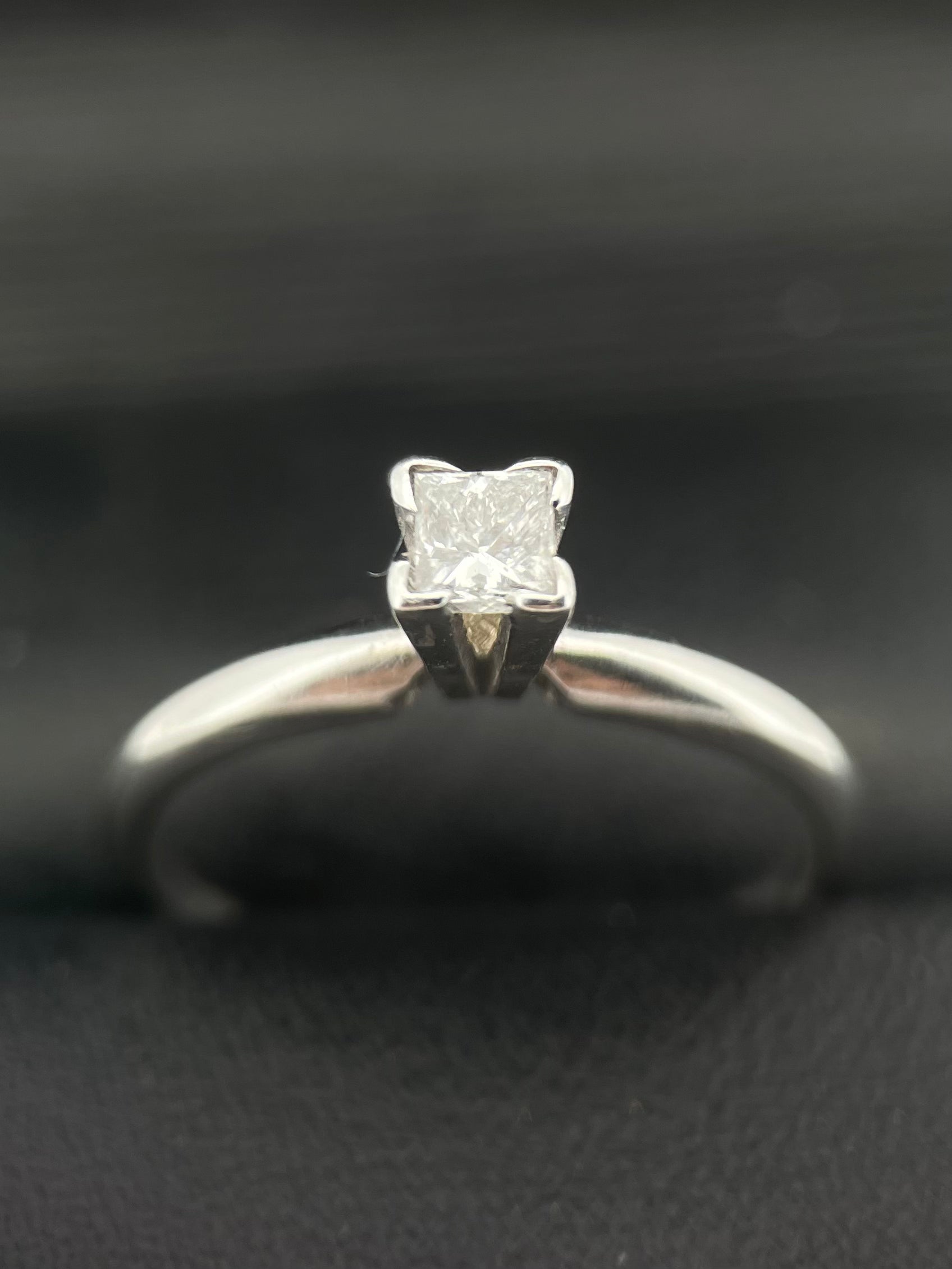Oro Blanco 14k Princess 0.20ct de Diamante                                       Anillo Compromiso OF1239