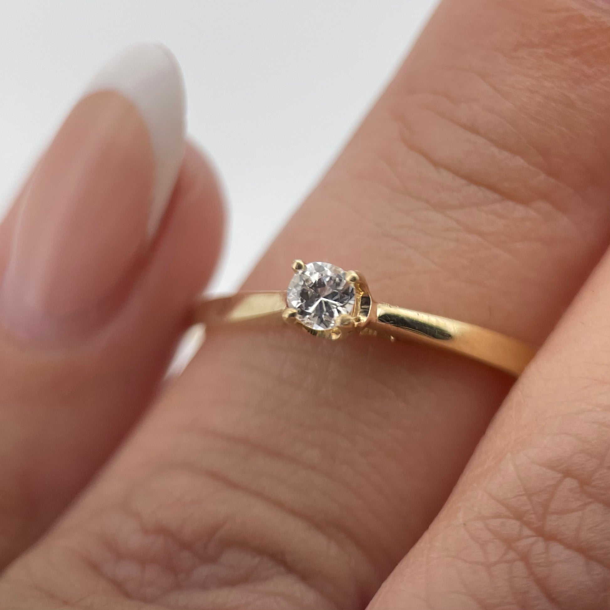 Oro Amarillo 14k Redondo 0.11ct de Diamante Natural                              Anillo Compromiso OF1316