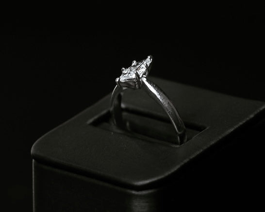 Oro Blanco 14k Marquise 0.60ct de Diamante Natural                                               Anillo Compromiso OF1812