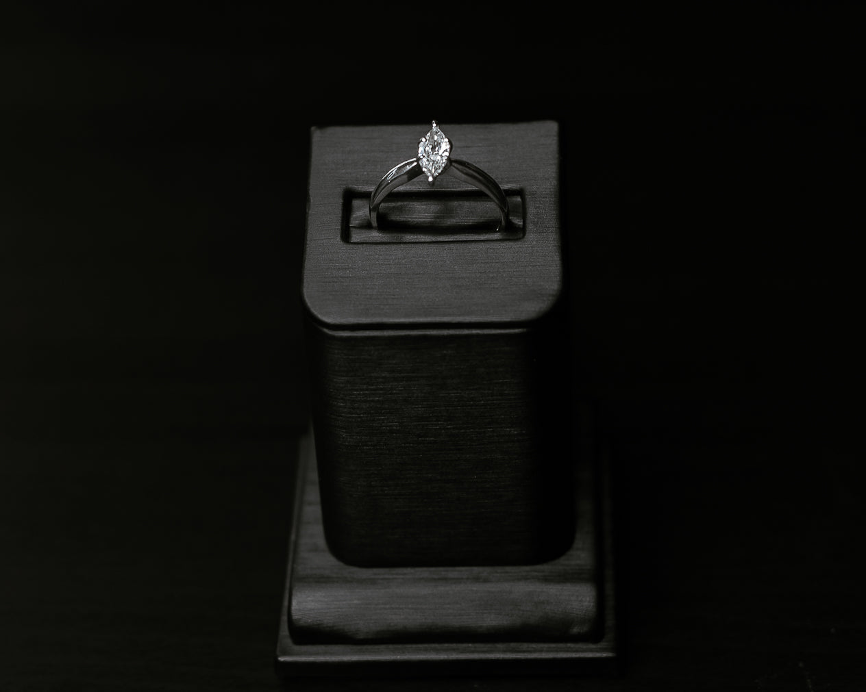 Oro Blanco 14k Marquise 0.60ct de Diamante Natural                                               Anillo Compromiso OF1812