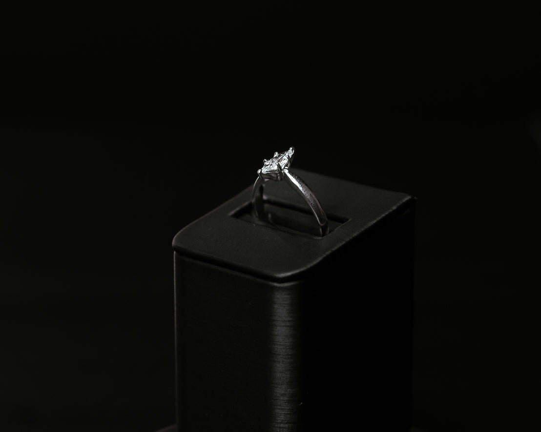 Oro Blanco 14k Marquise 0.60ct de Diamante Natural                                               Anillo Compromiso OF1812