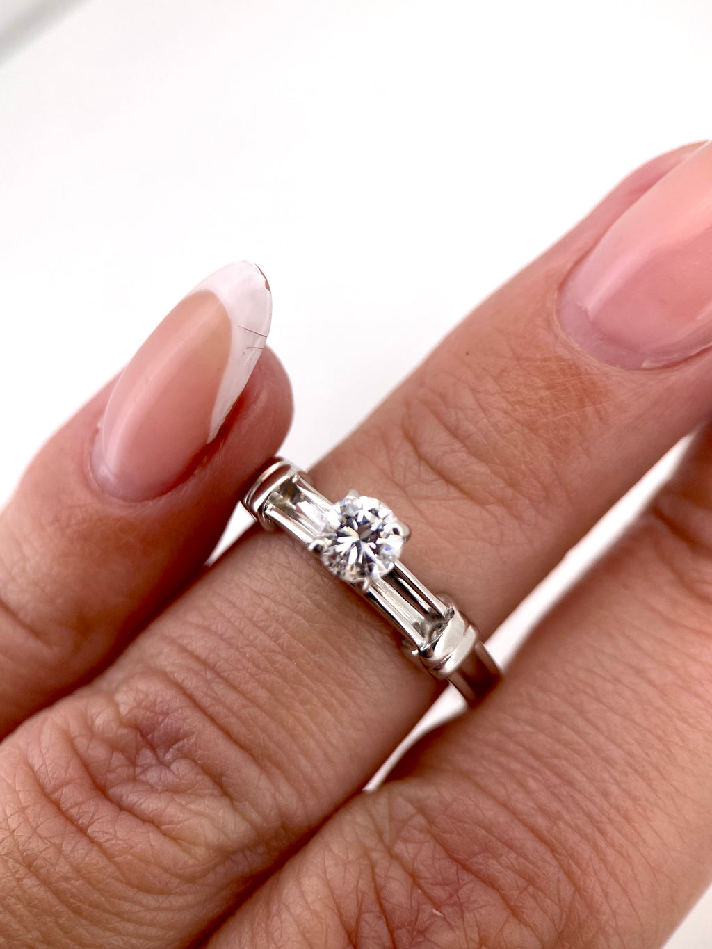 Oro Blanco 14k Redondo 0.37ct de Diamante Natural                                                  Anillo Compromiso OF2302