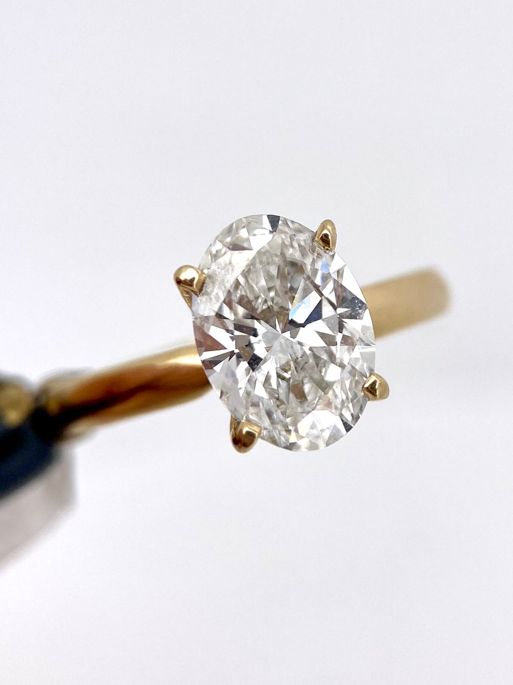 Diamante Laboratorio IGI Oval 2.00ct Oro 14k Amarillo-Anillo de Compromiso