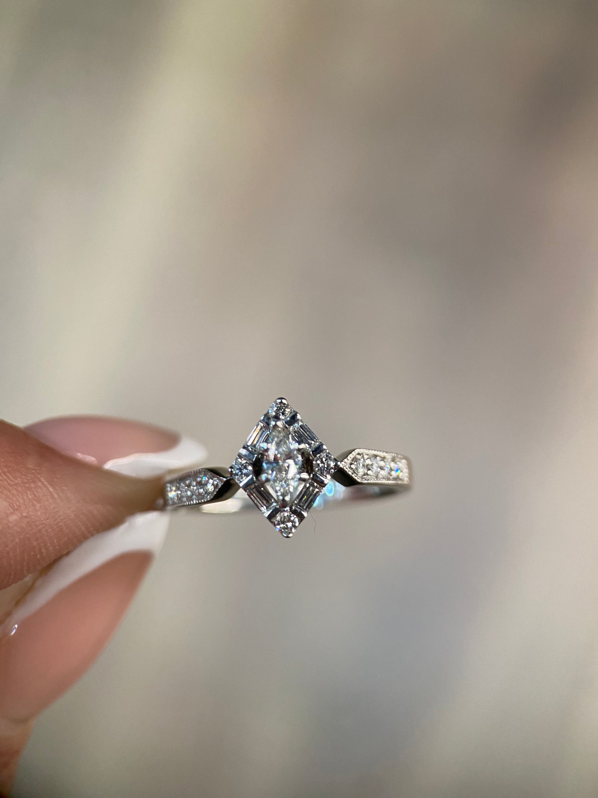 Oro Blanco 14k Marquise 0.14ct + 0.12L de Diamantes Naturales                            Anillo Compromiso OF2297
