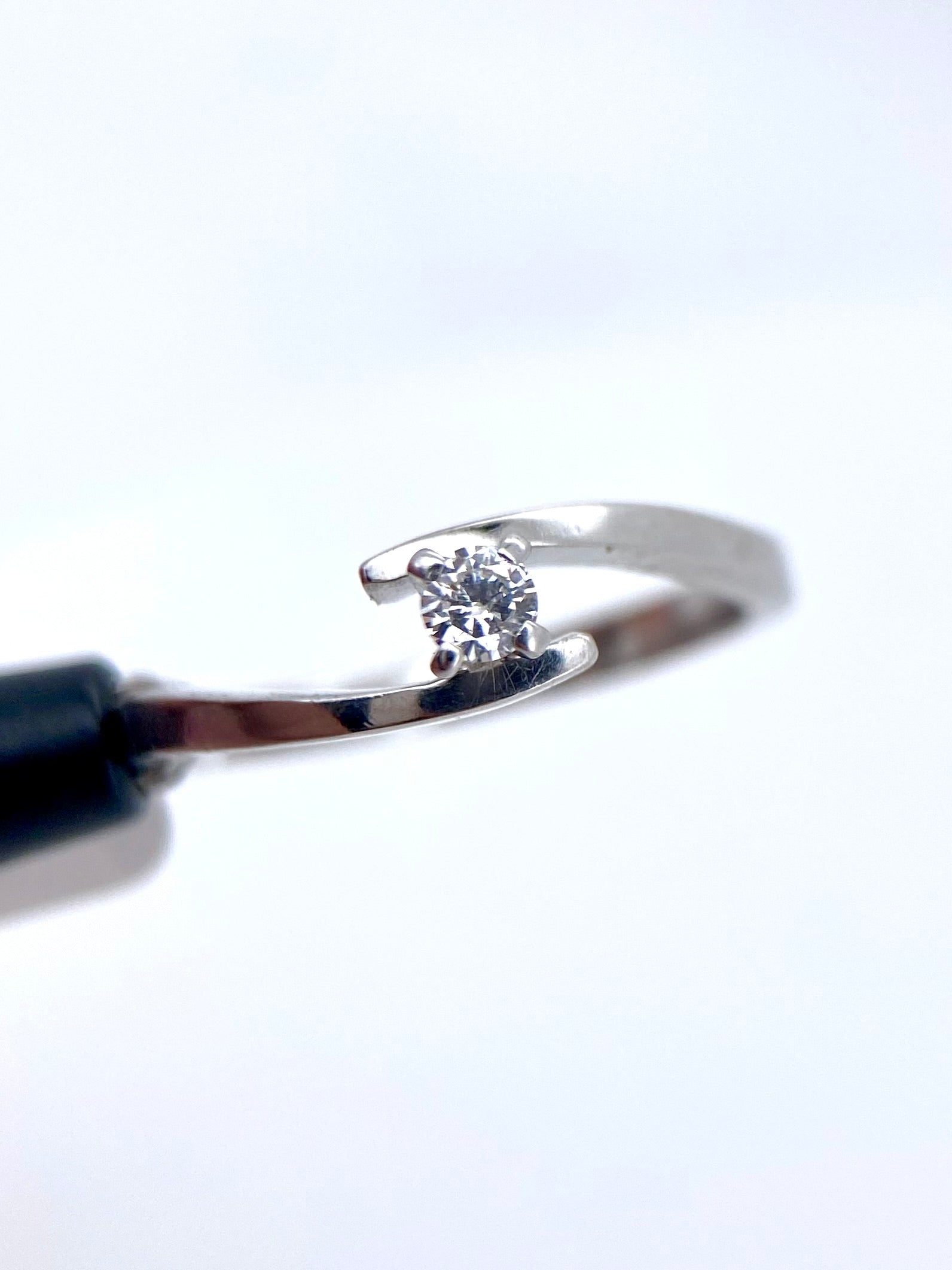 Oro Blanco 14k Redondo 0.10ct de Diamante Natural                                                   Anillo Compromiso OF1907