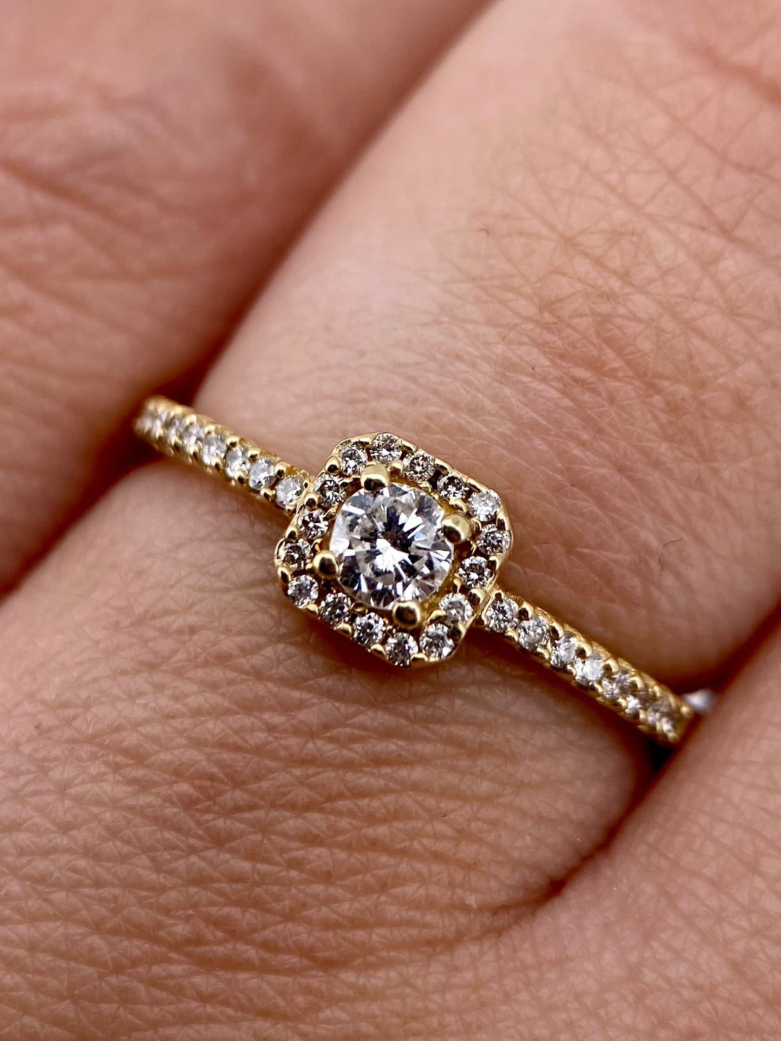 Oro Amarillo 14k Redondo 0.16ct+0.18ct de Diamantes Naturales                            Anillo Compromiso OF1737